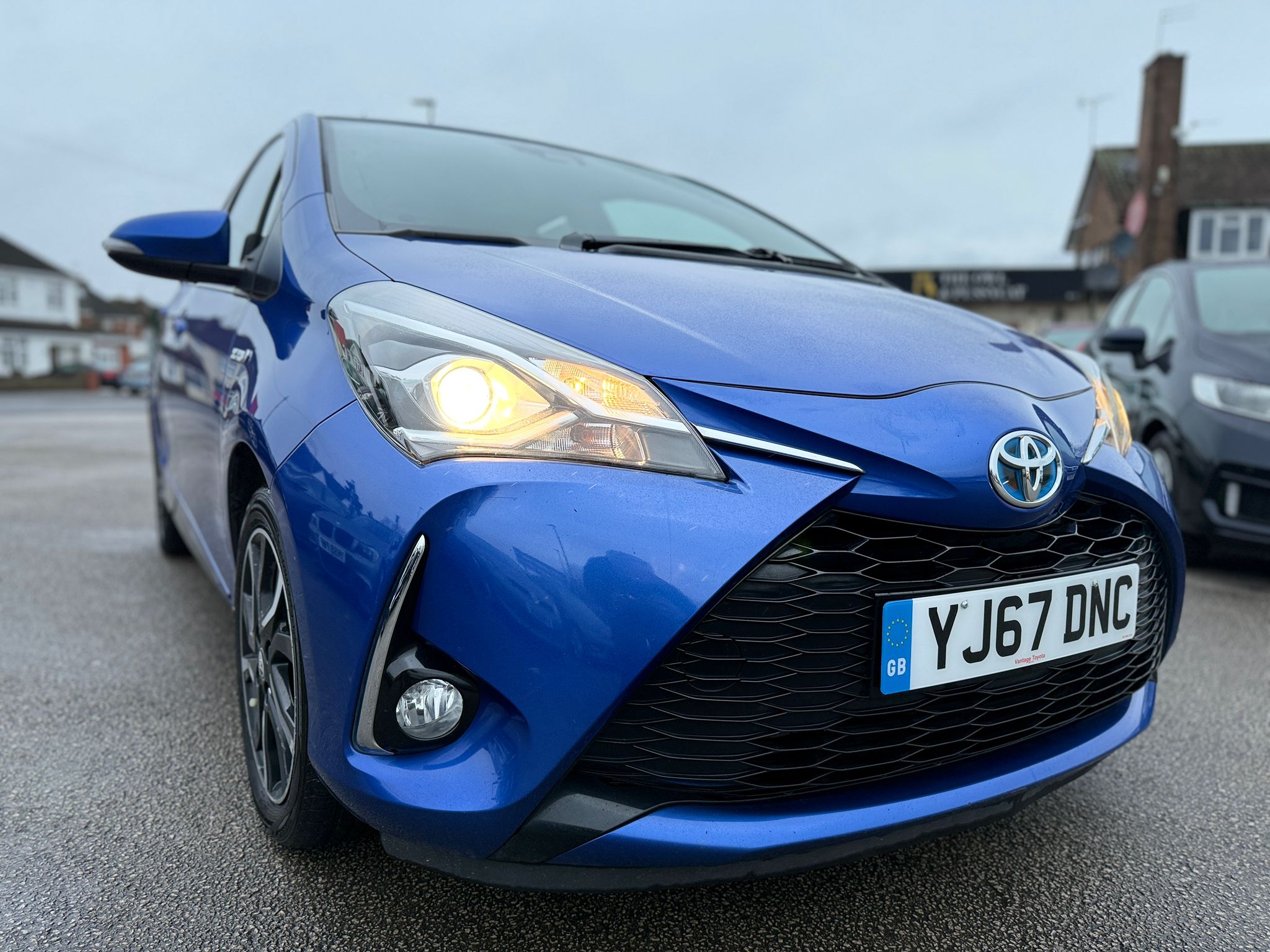 Toyota Yaris Design 2018 Hybrid Automatic
