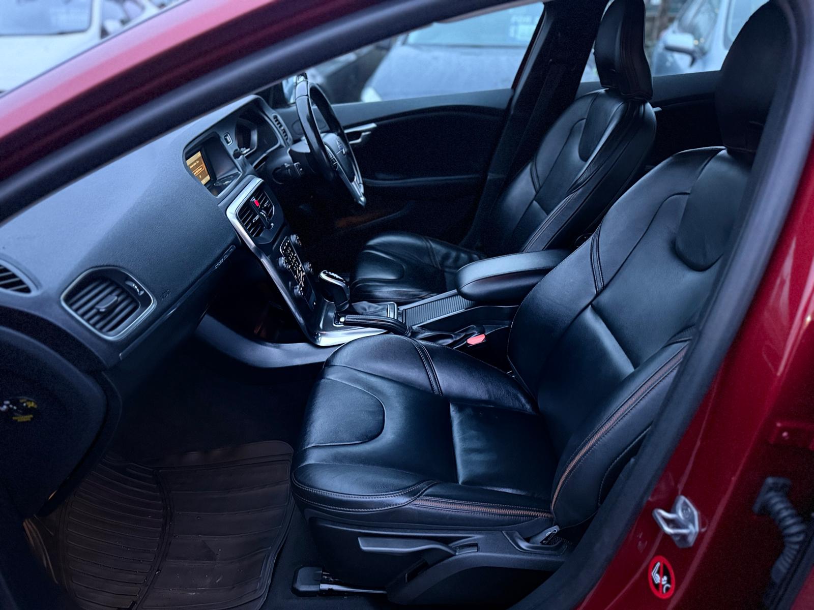 Volvo V40 Cross Country Lux 2014 1.6 D2 Lux Automatic