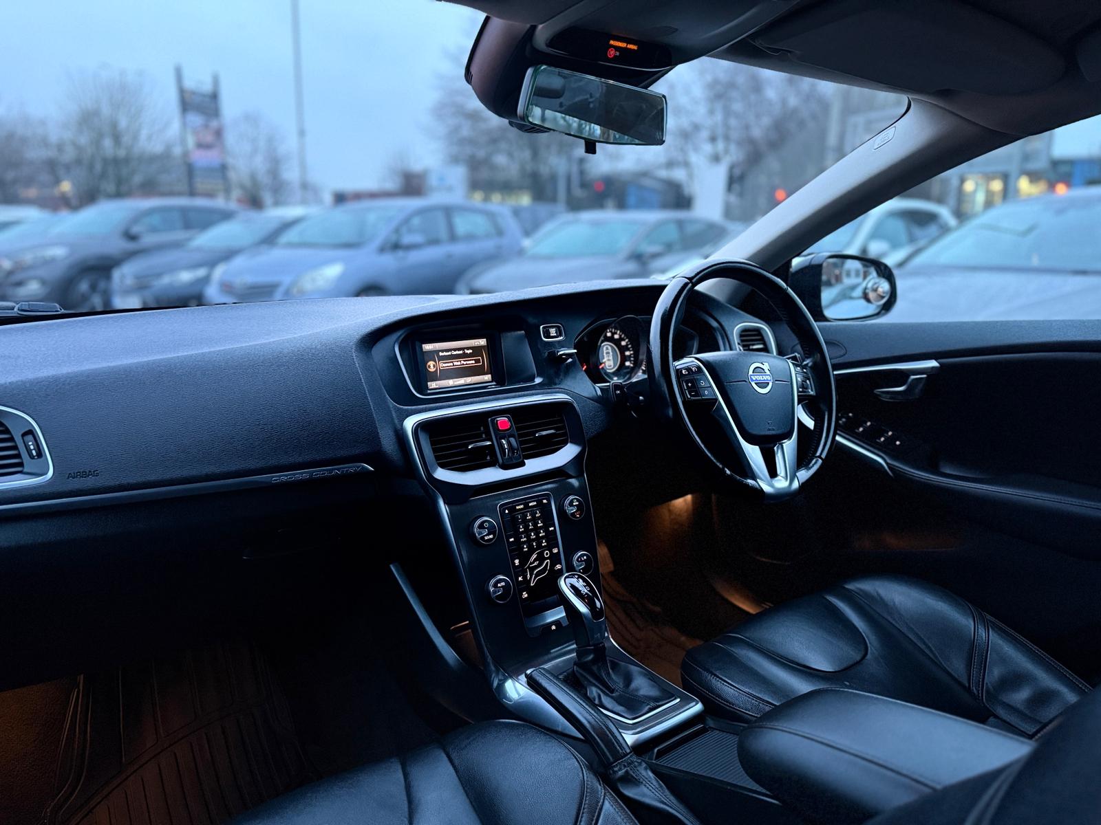 Volvo V40 Cross Country Lux 2014 1.6 D2 Lux Automatic