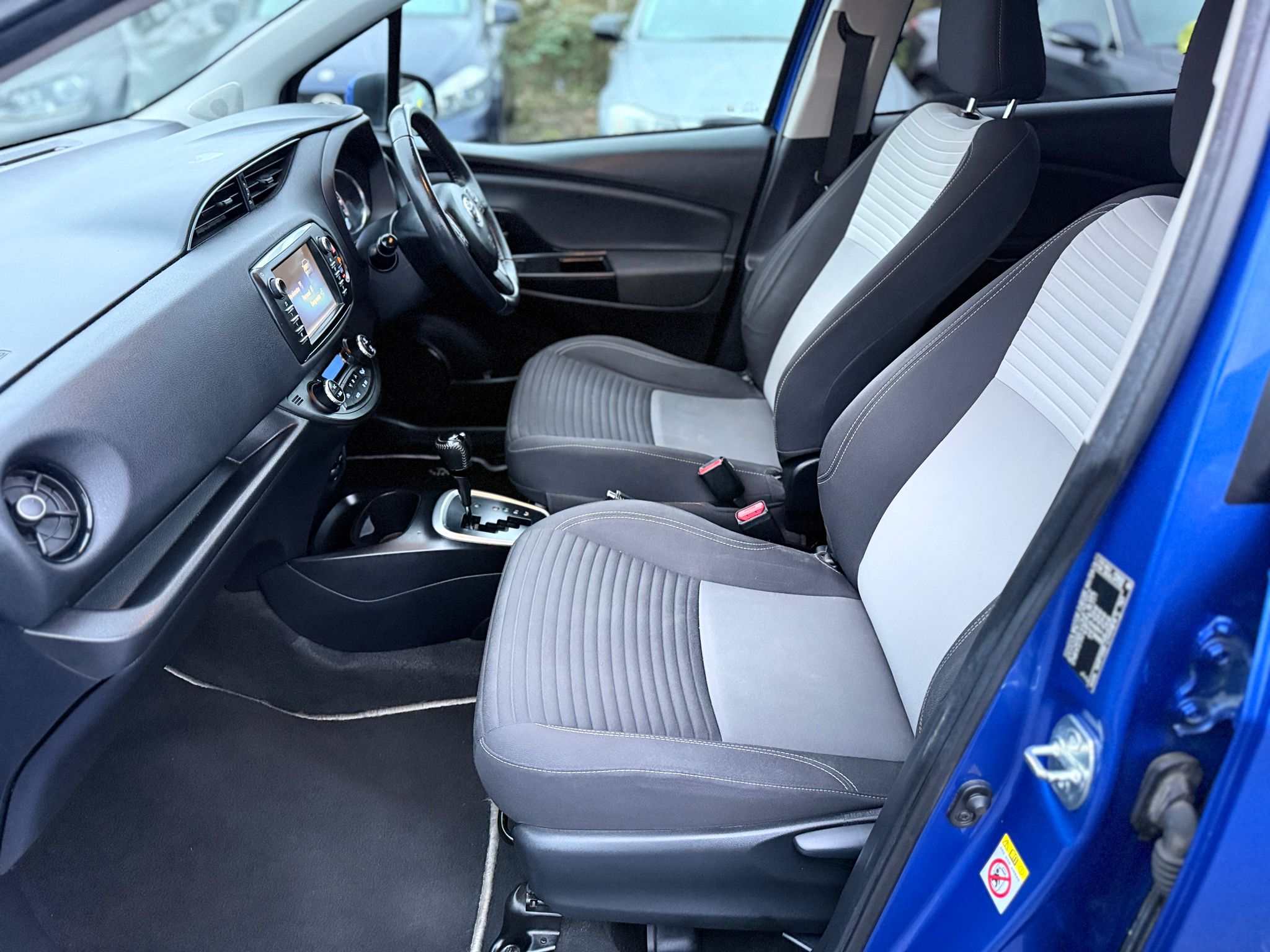 Toyota Yaris Design 2018 Hybrid Automatic