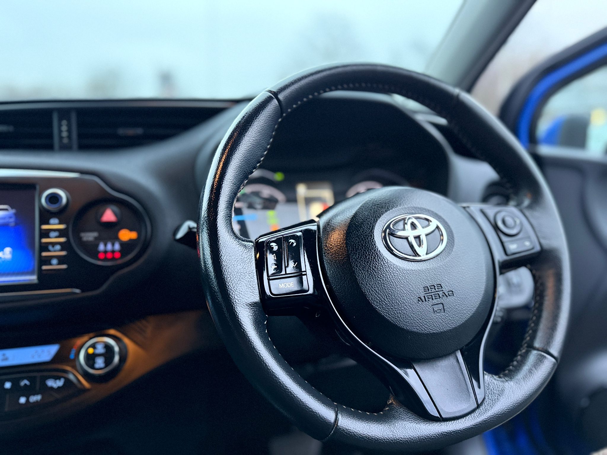 Toyota Yaris Design 2018 Hybrid Automatic