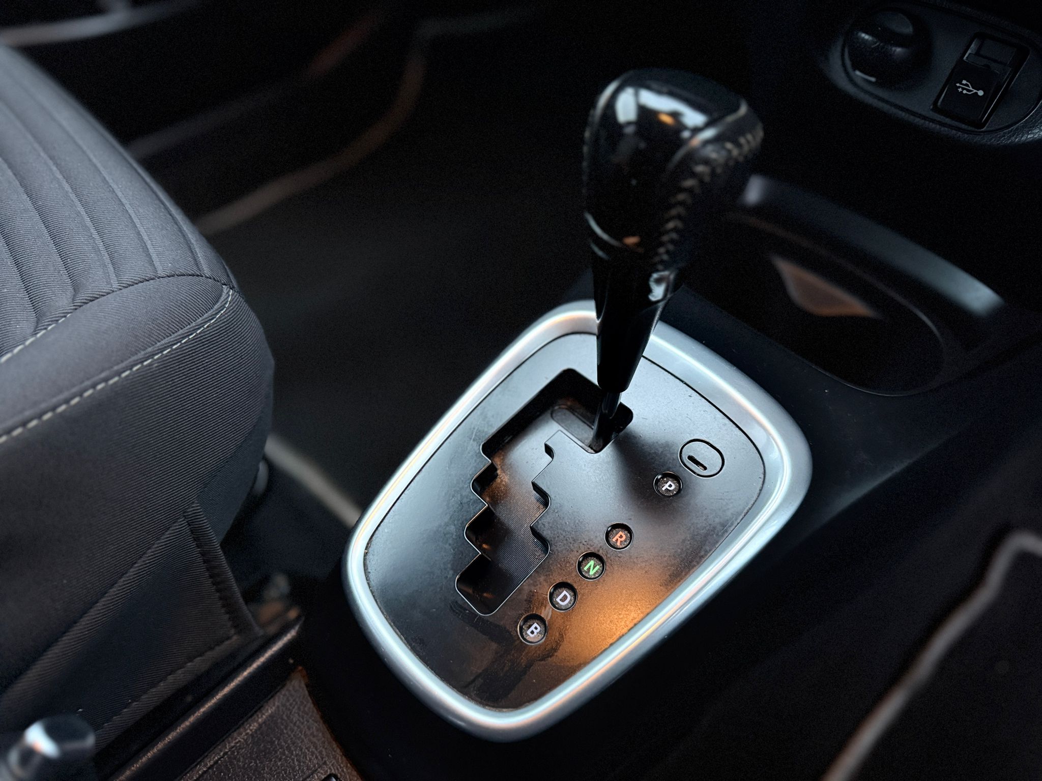 Toyota Yaris Design 2018 Hybrid Automatic