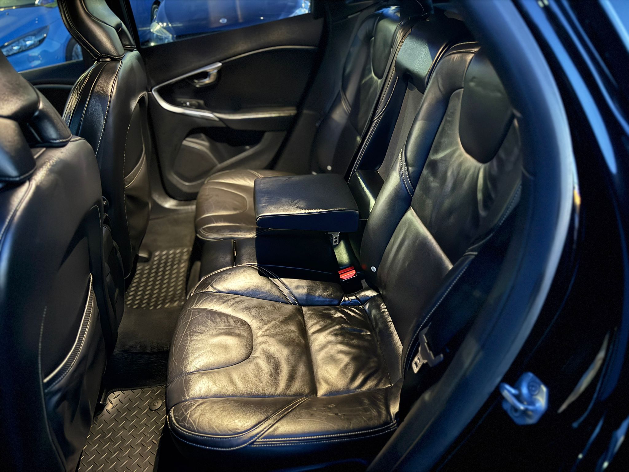 Volvo V40 R-Design Lux 2015 2.0 D2 R-Design Lux Automatic