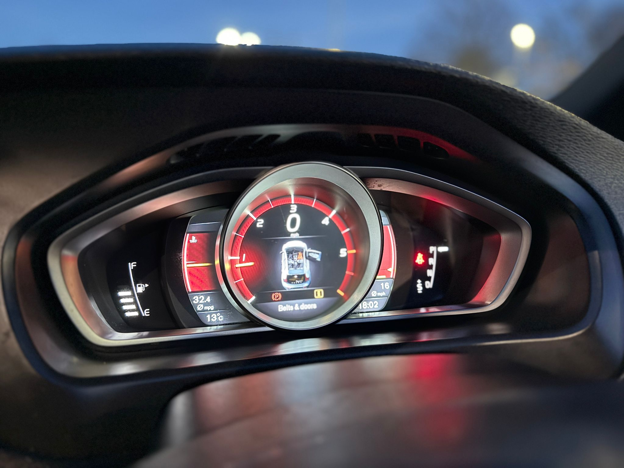 Volvo V40 R-Design Lux 2015 2.0 D2 R-Design Lux Automatic