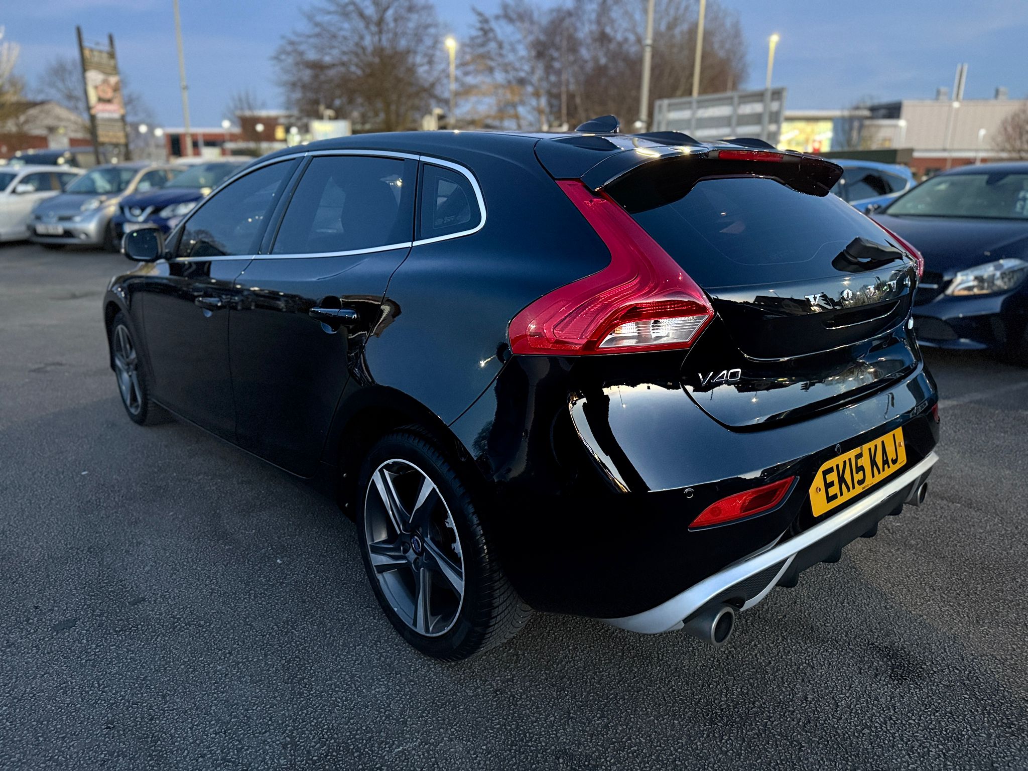 Volvo V40 R-Design Lux 2015 2.0 D2 R-Design Lux Automatic