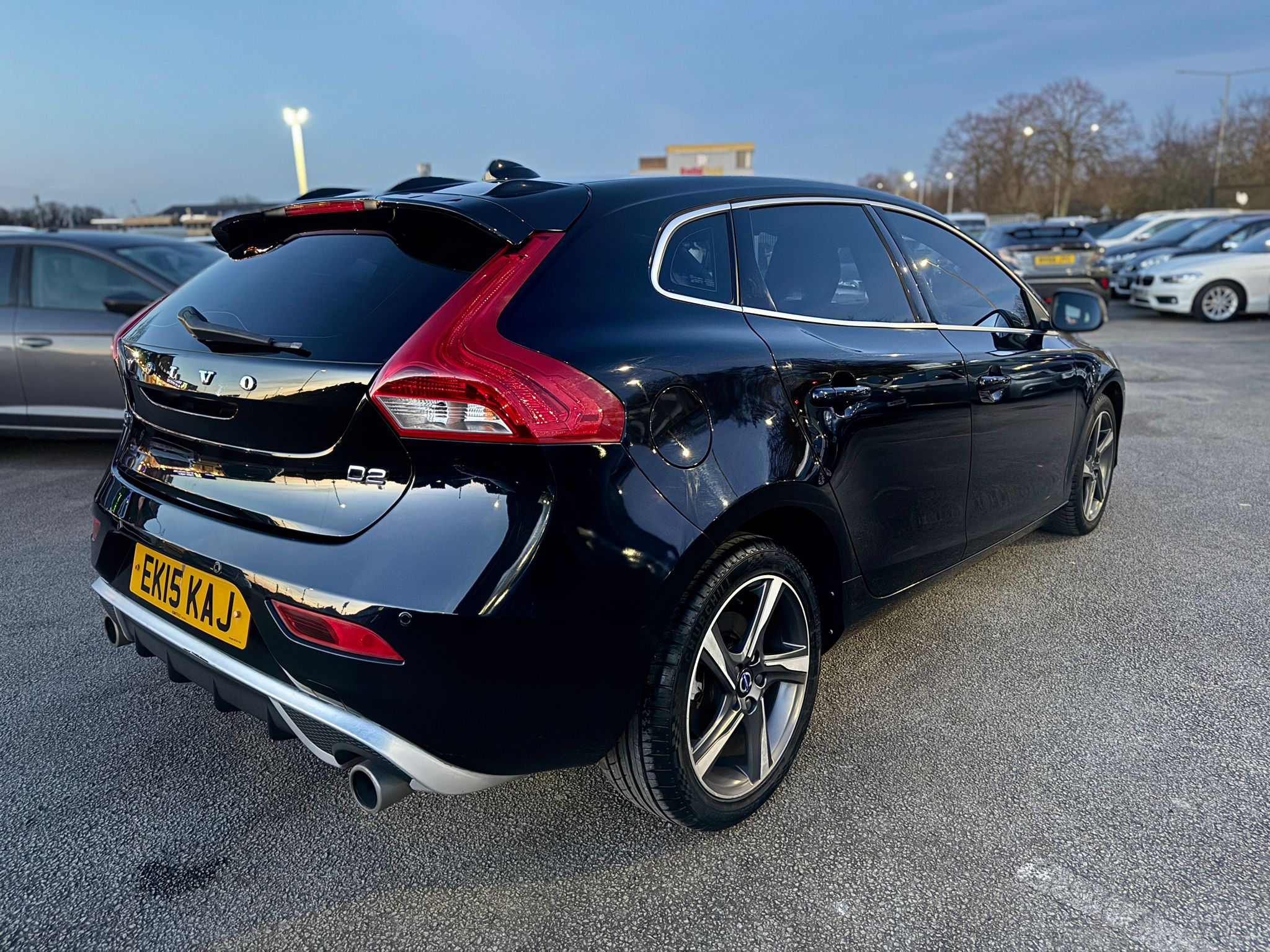 Volvo V40 R-Design Lux 2015 2.0 D2 R-Design Lux Automatic