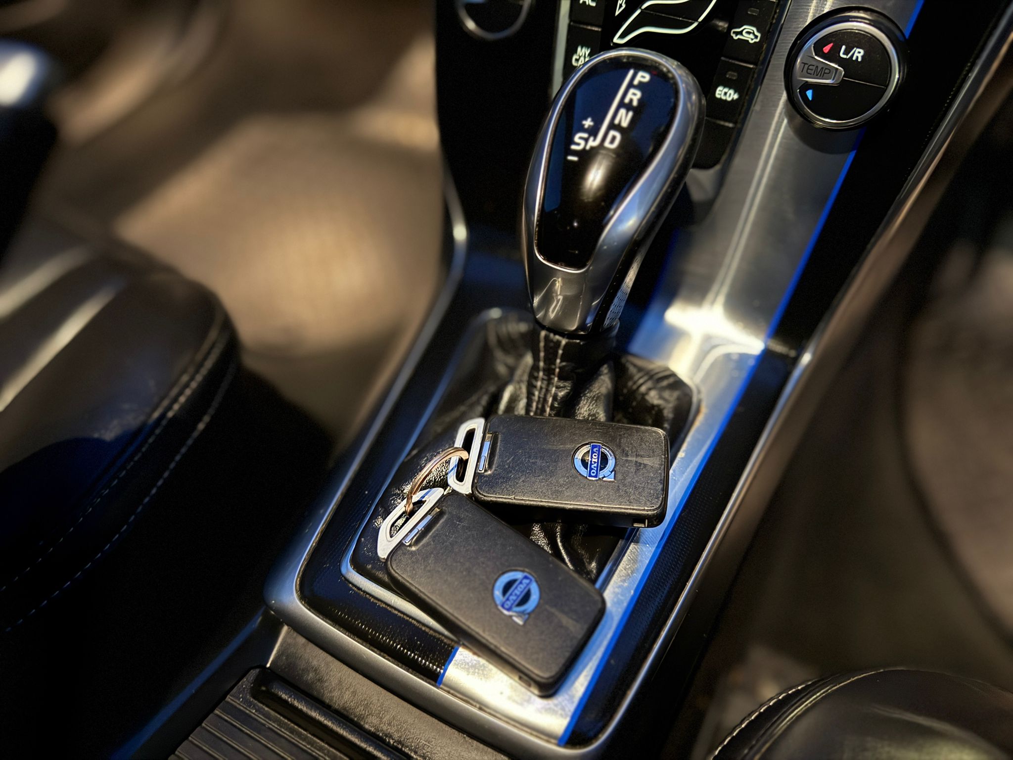 Volvo V40 R-Design Lux 2015 2.0 D2 R-Design Lux Automatic