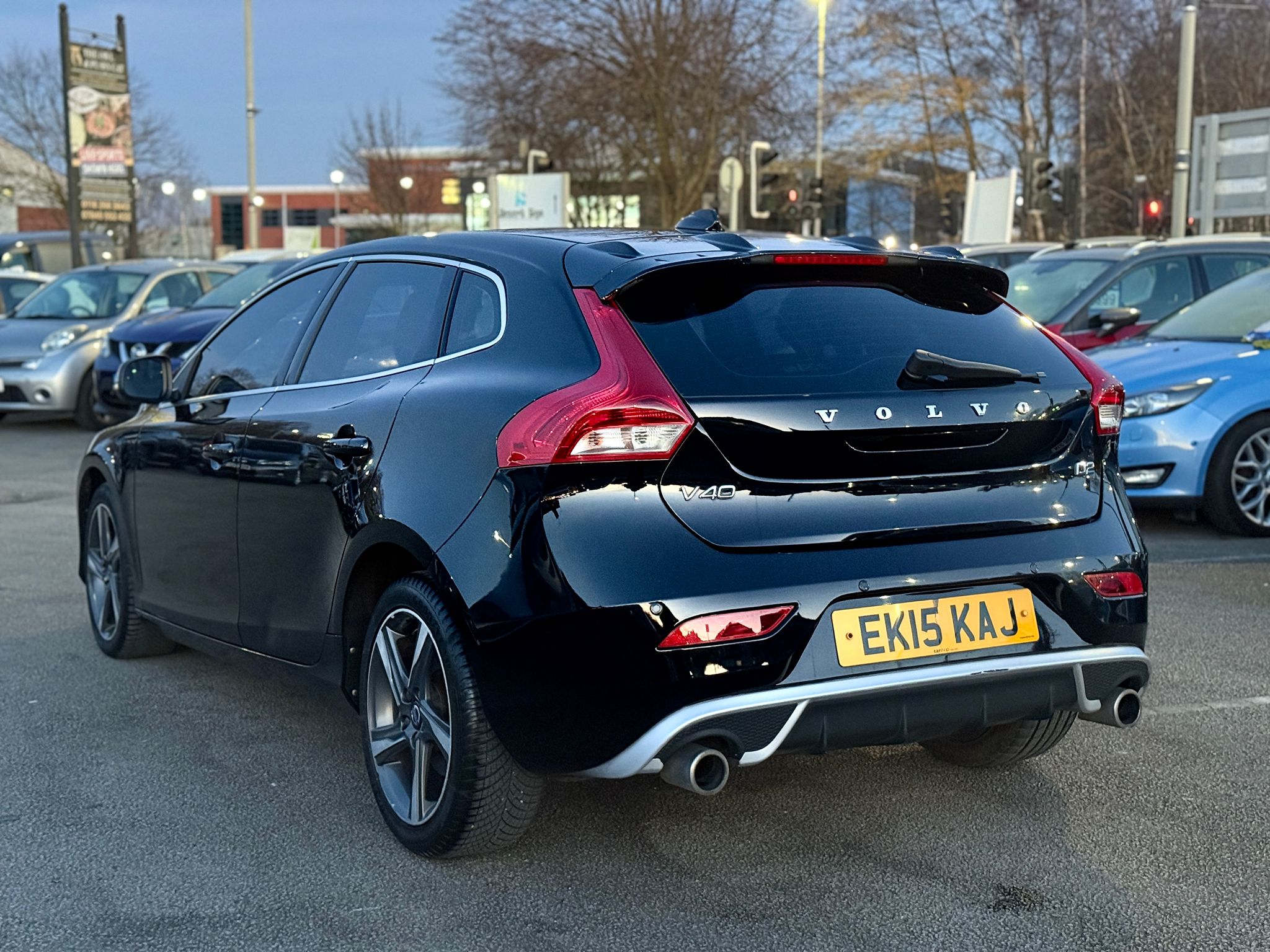 Volvo V40 R-Design Lux 2015 2.0 D2 R-Design Lux Automatic