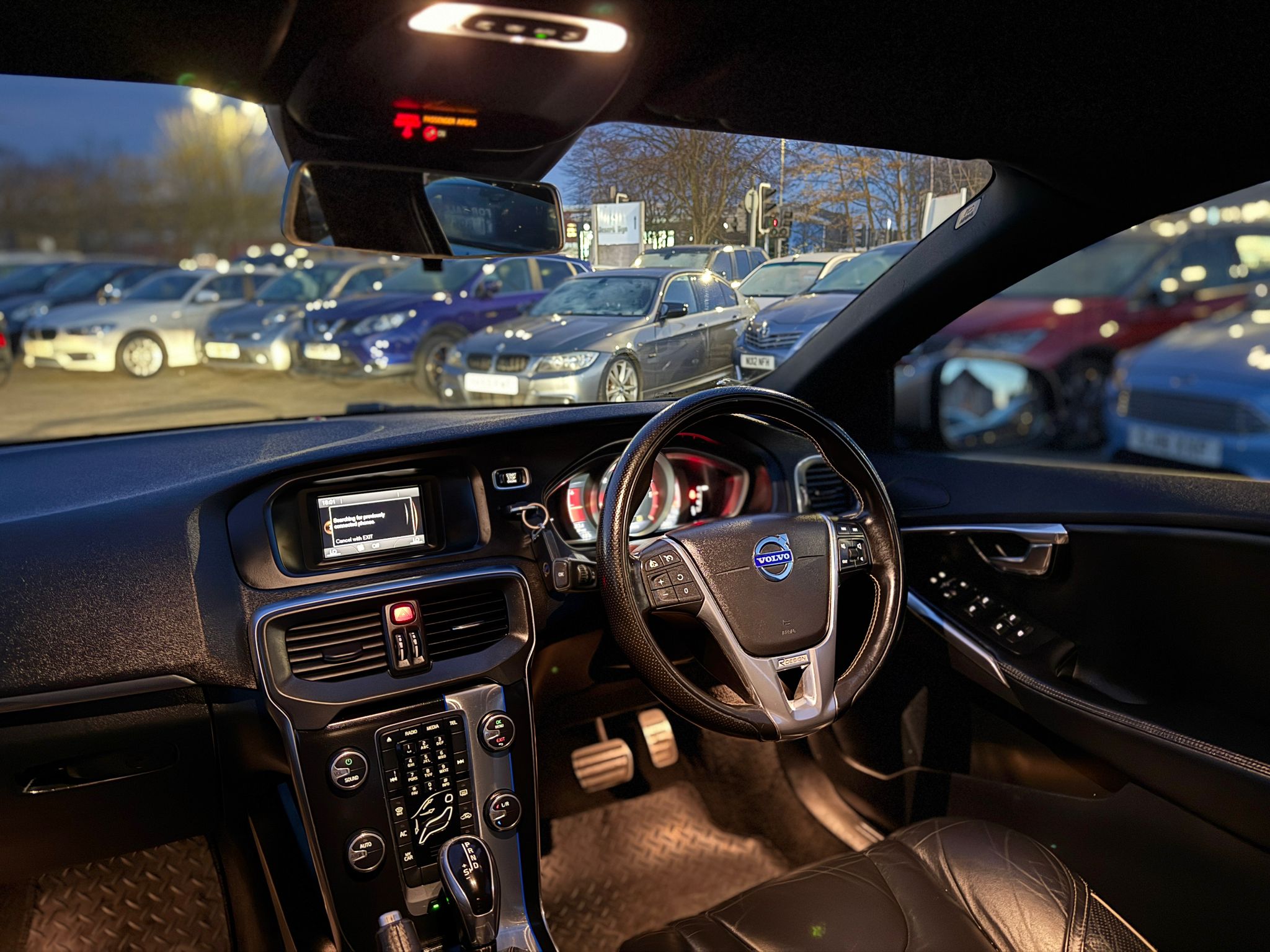 Volvo V40 R-Design Lux 2015 2.0 D2 R-Design Lux Automatic