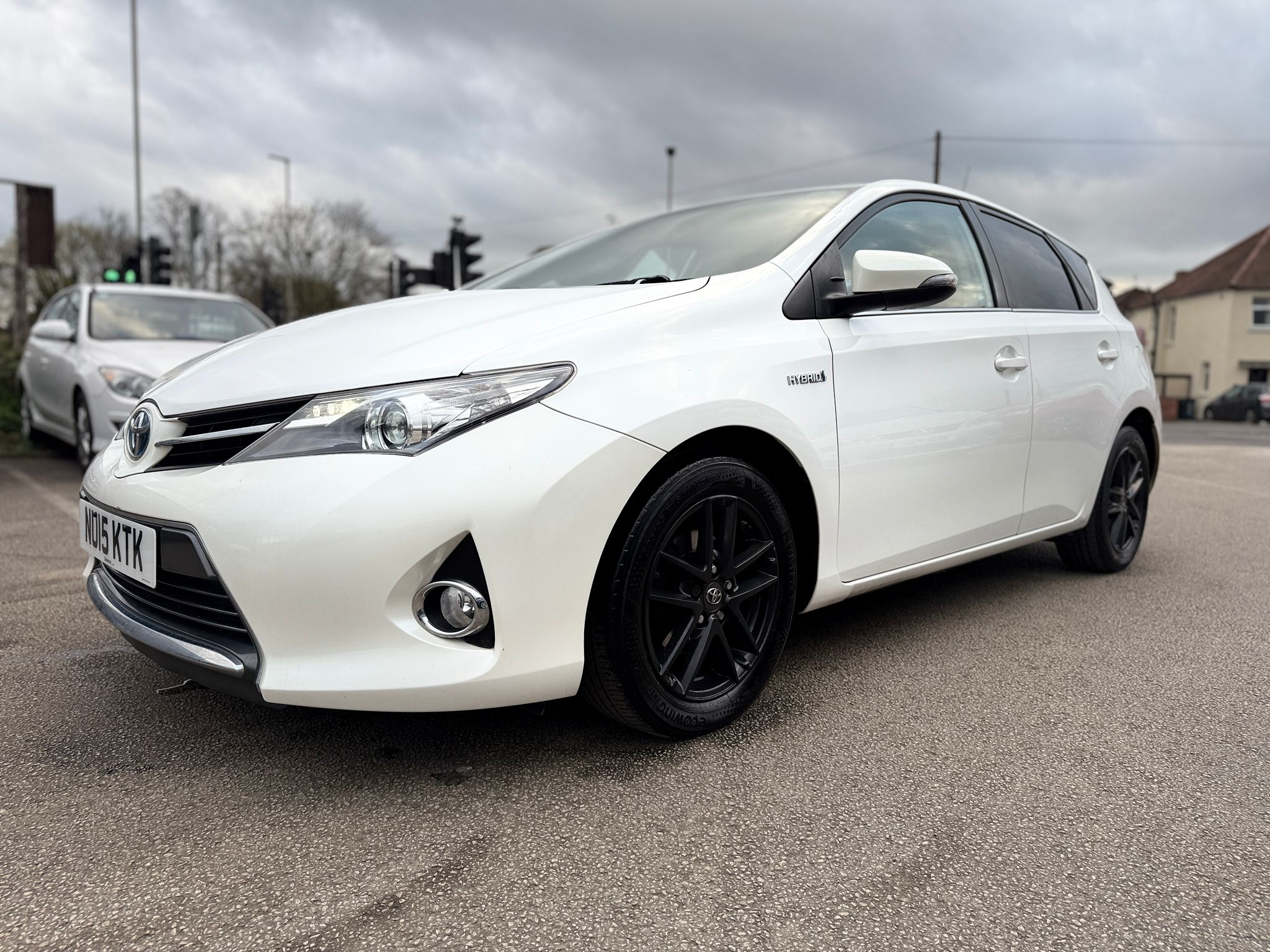 Toyota Auris Icon Plus 2015 1.8 VVT-h Icon Plus Hatchback Automatic