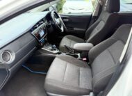 Toyota Auris Icon Plus 2015 1.8 VVT-h Icon Plus Hatchback Automatic