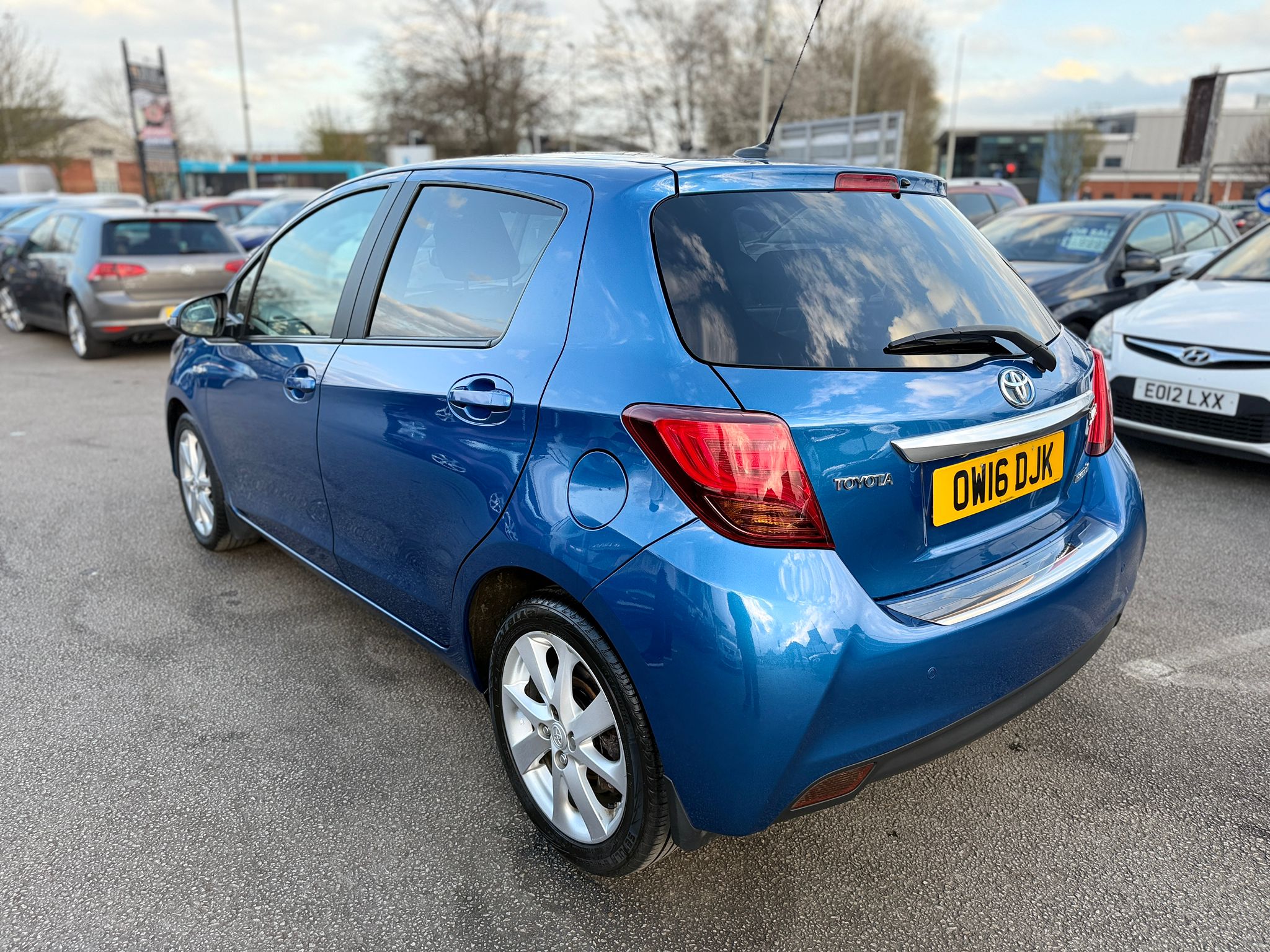 Toyota Yaris Excel 2016 1.5 VVT-h Excel Hatchback 5dr Petrol Hybrid E-CVT Automatic