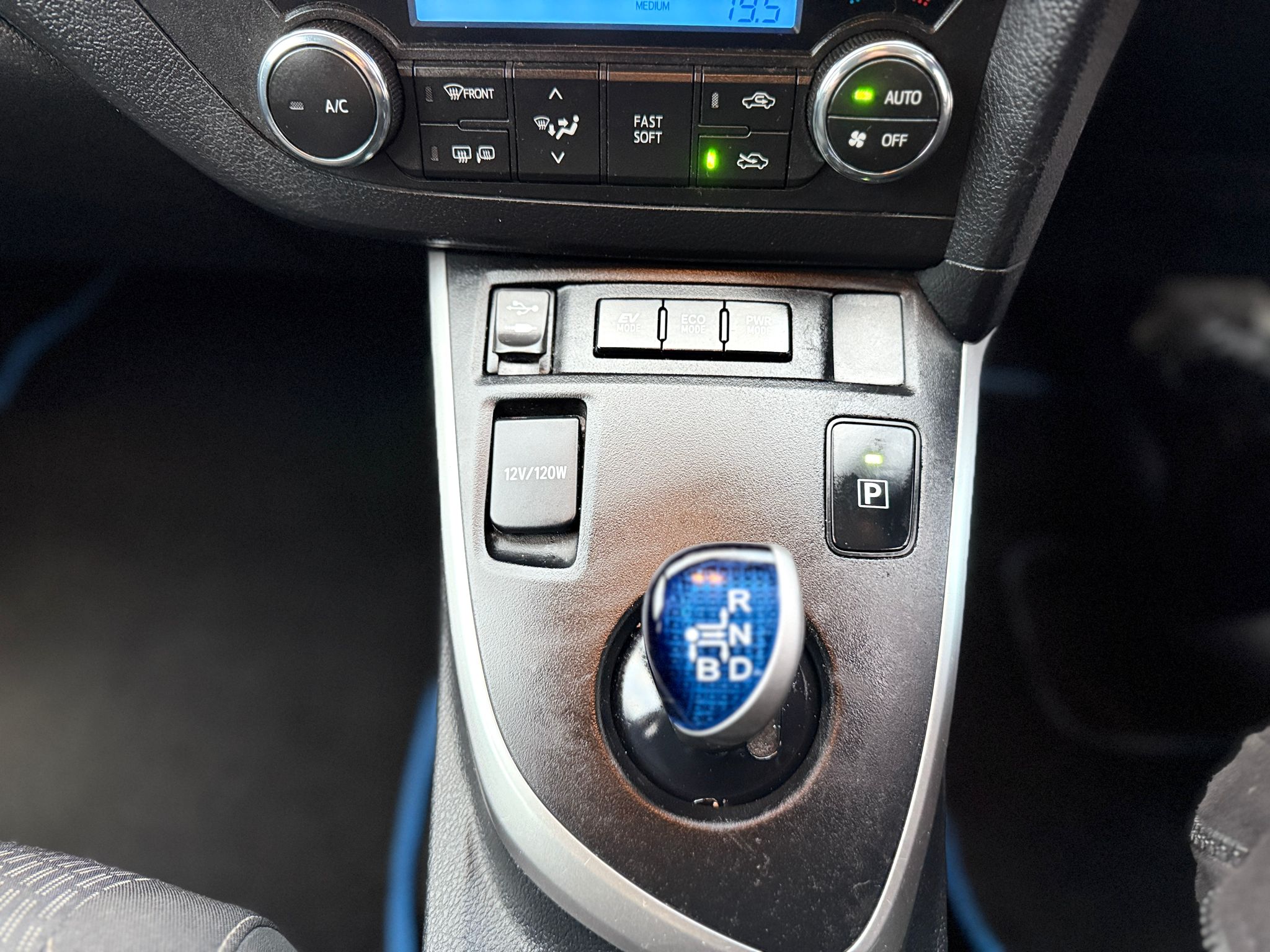 Toyota Auris Icon Plus 2015 1.8 VVT-h Icon Plus Hatchback Automatic