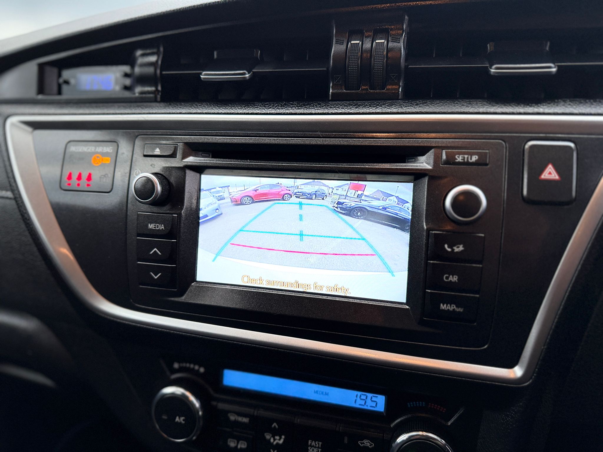 Toyota Auris Icon Plus 2015 1.8 VVT-h Icon Plus Hatchback Automatic