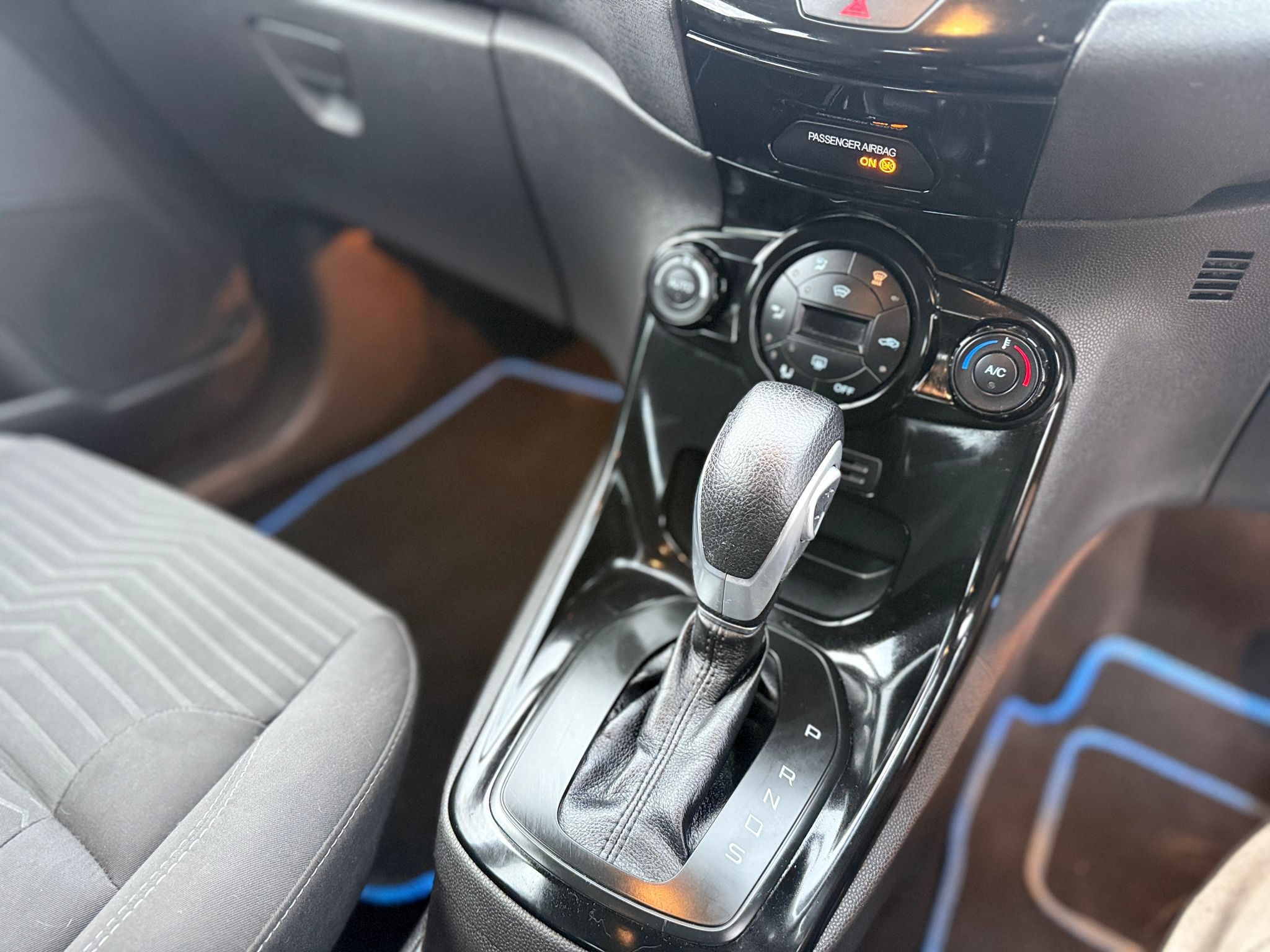 Ford Fiesta Zetec 2013 1.6 Zetec Hatchback 5dr Automatic