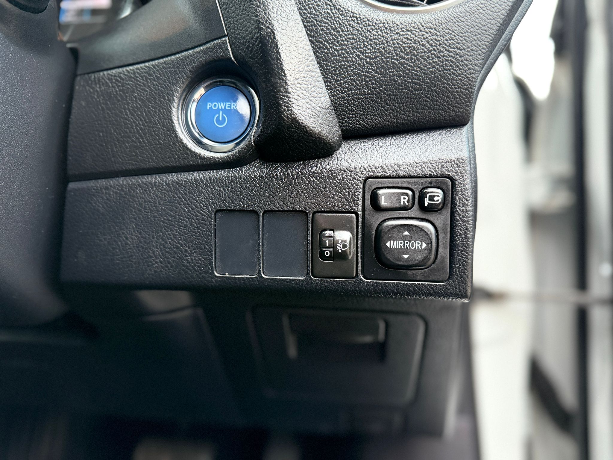 Toyota Auris Icon Plus 2015 1.8 VVT-h Icon Plus Hatchback Automatic