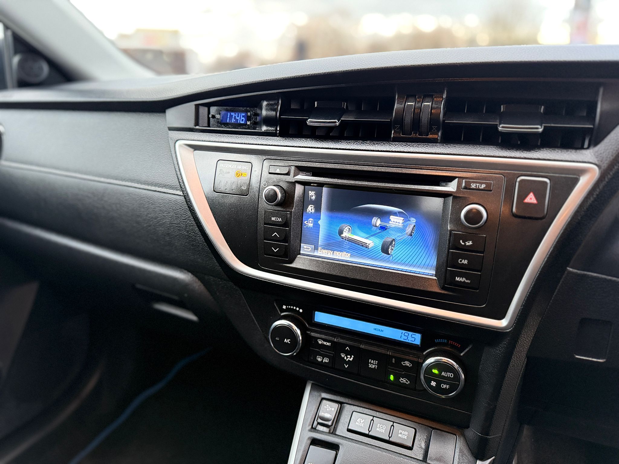 Toyota Auris Icon Plus 2015 1.8 VVT-h Icon Plus Hatchback Automatic