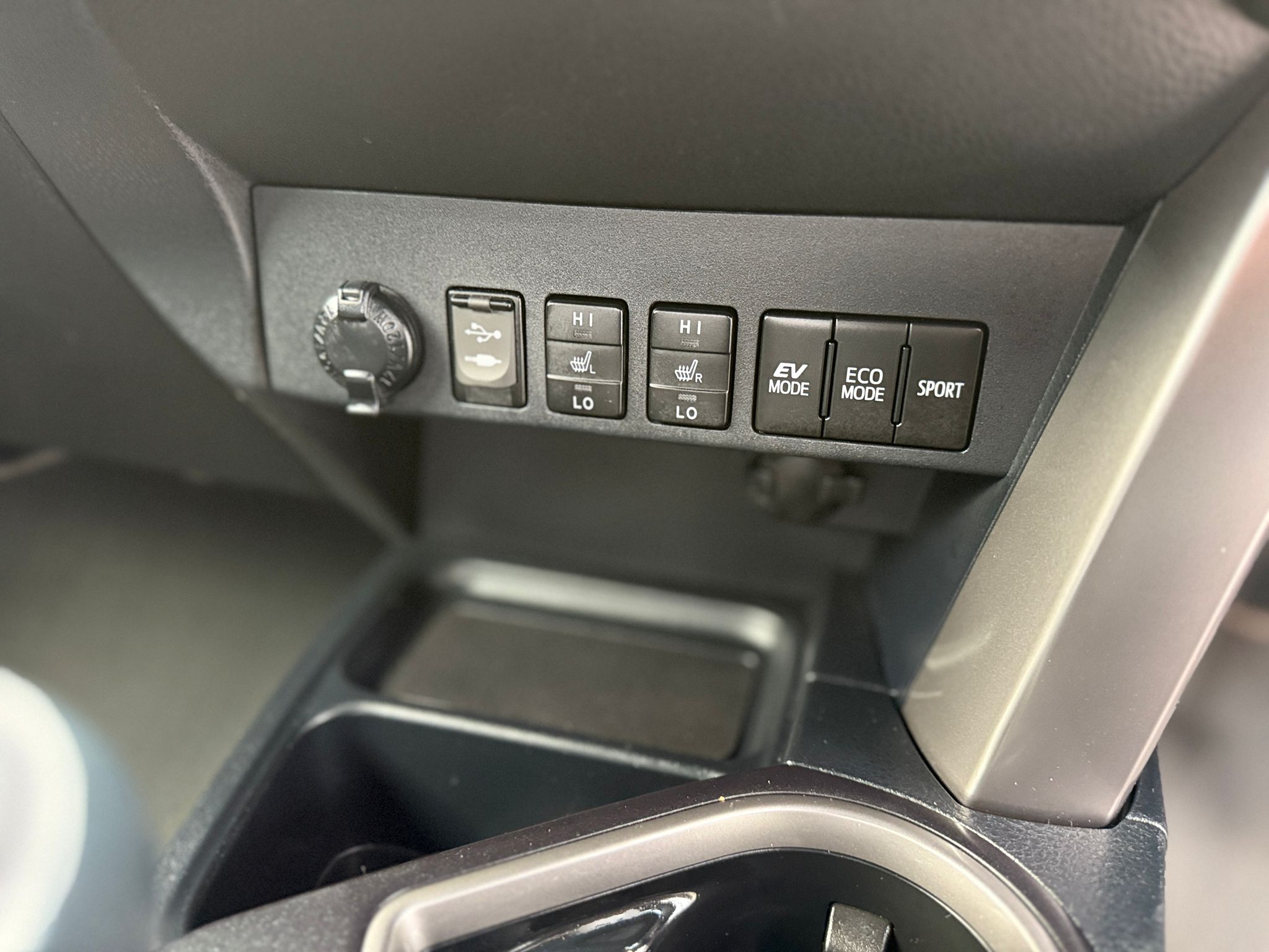 TOYOTA RAV4 2.5 VVT-h 2016