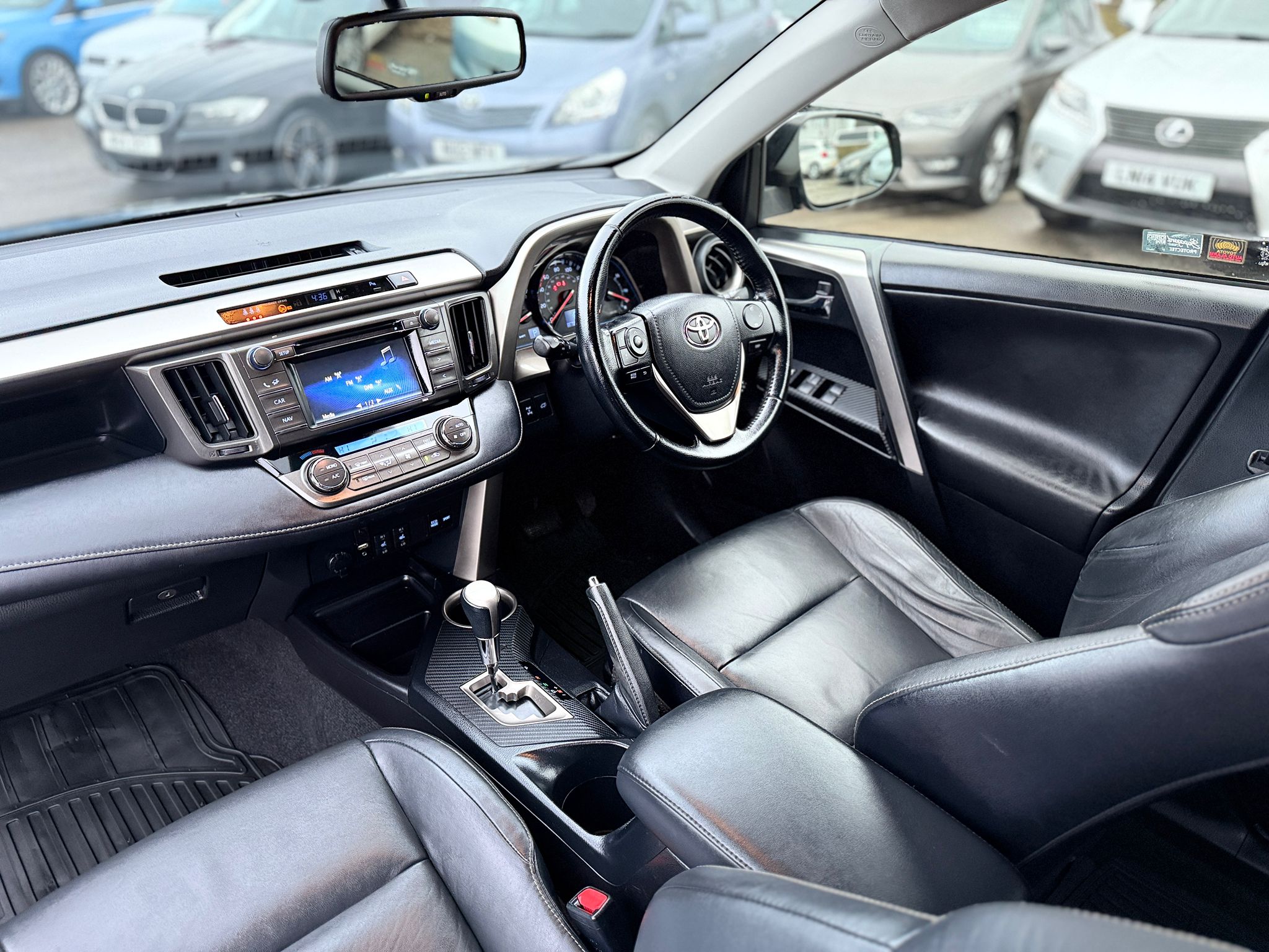 2015 TOYOTA RAV4 2.2 D-CAT INVINCIBLE (4WD)