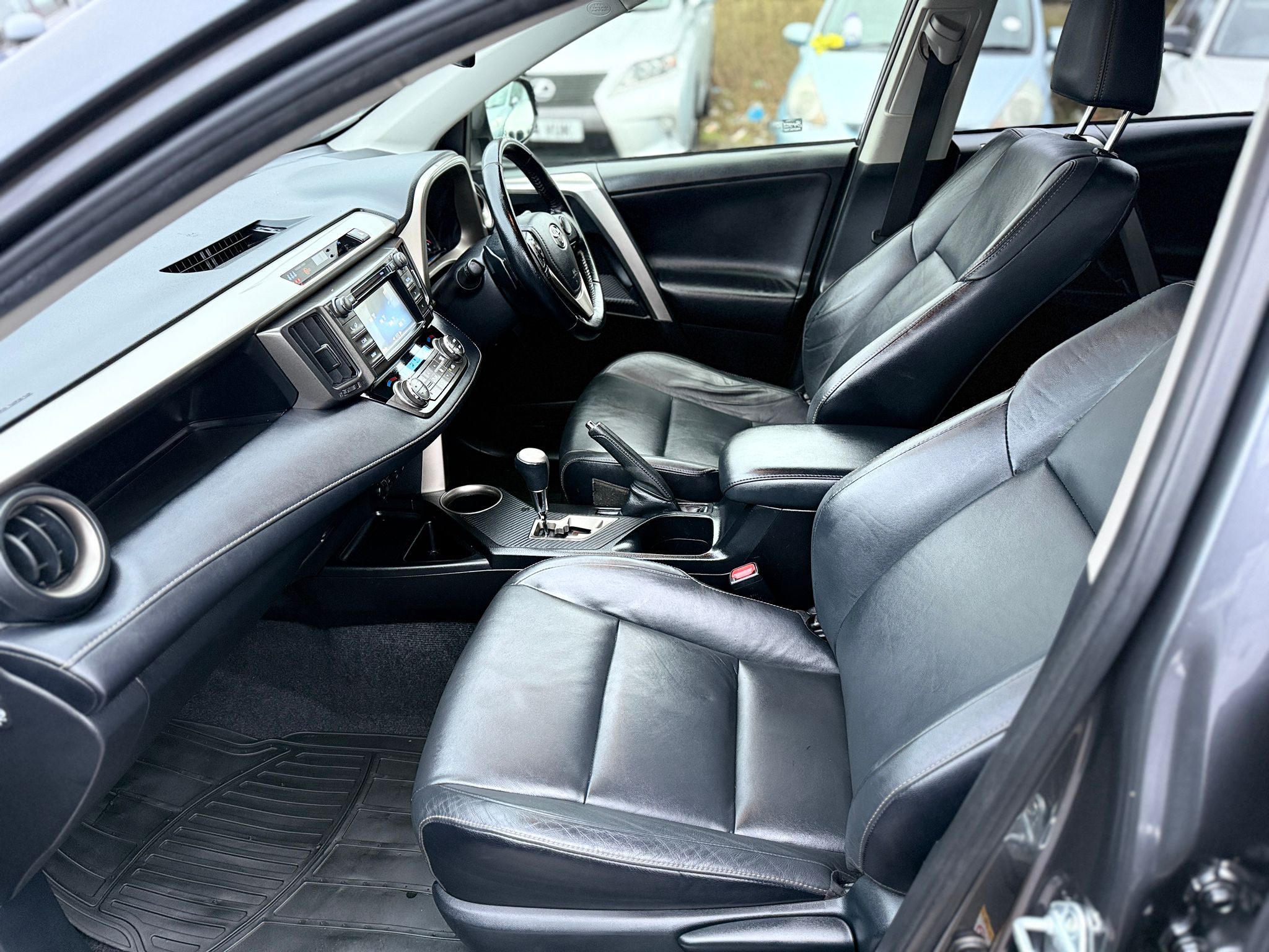 2015 TOYOTA RAV4 2.2 D-CAT INVINCIBLE (4WD)