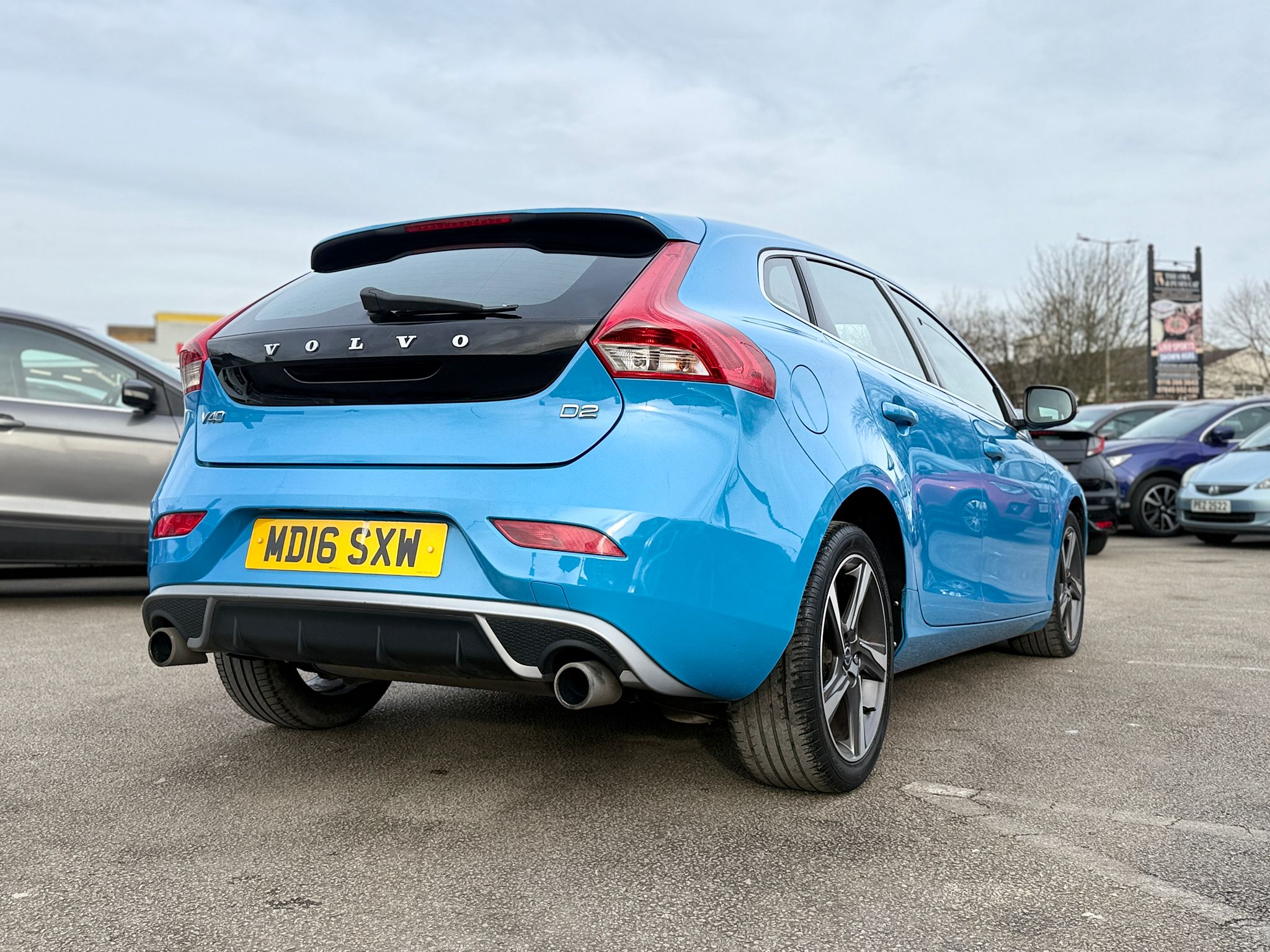 🇸🇪 2016 VOLVO V40 2.0 D2 R-DESIGN NAV