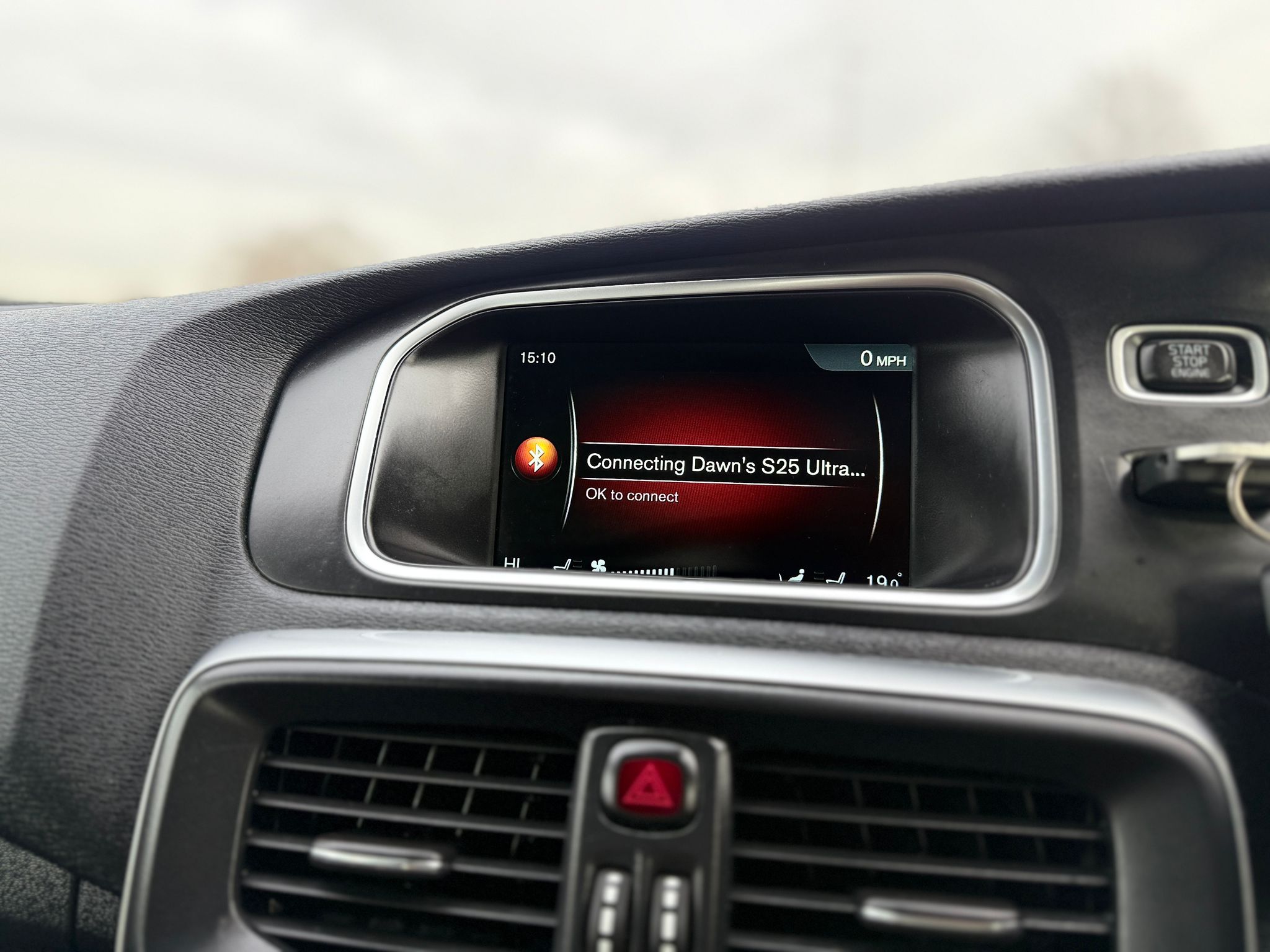 🇸🇪 2016 VOLVO V40 2.0 D2 R-DESIGN NAV