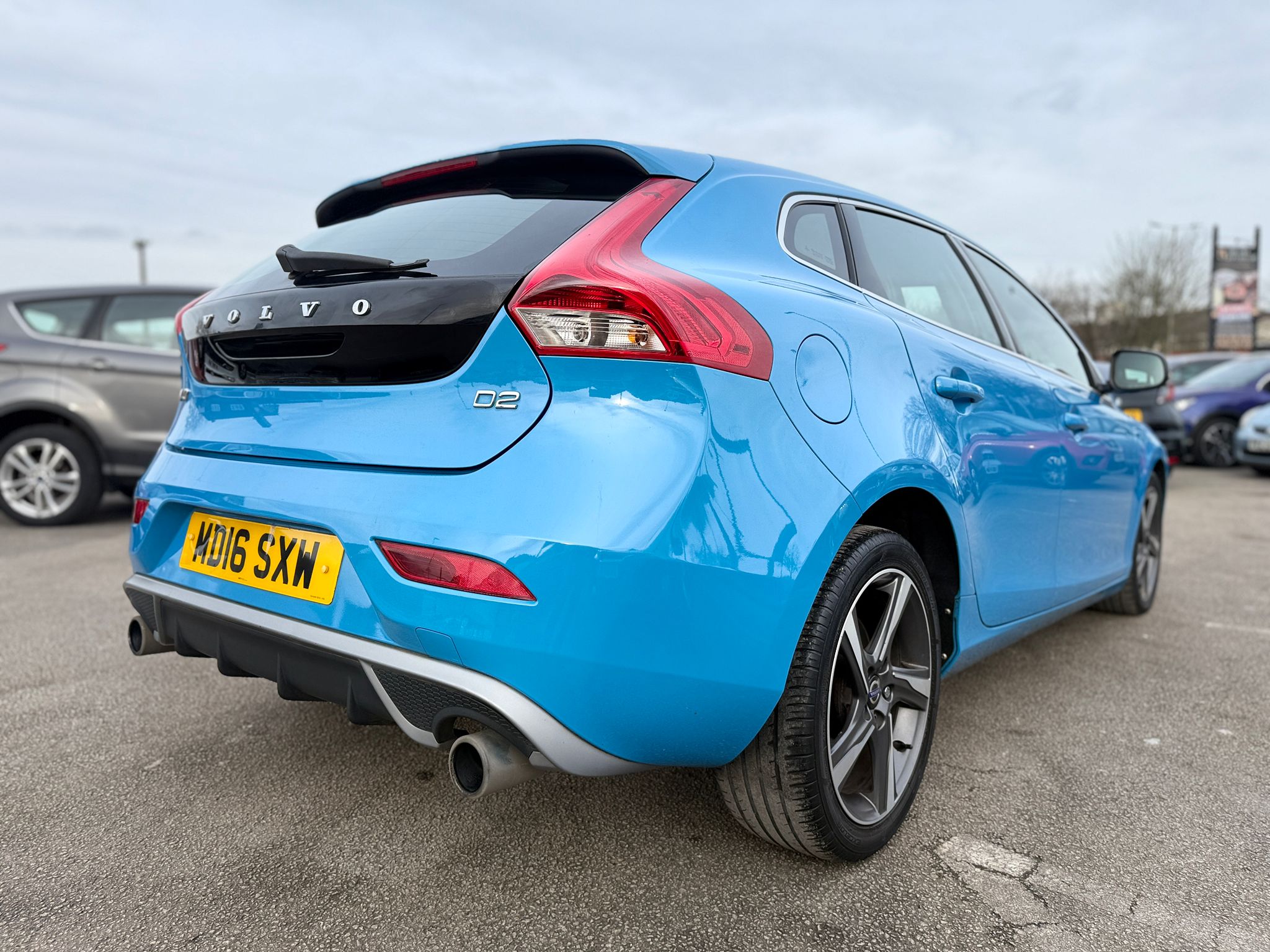 🇸🇪 2016 VOLVO V40 2.0 D2 R-DESIGN NAV