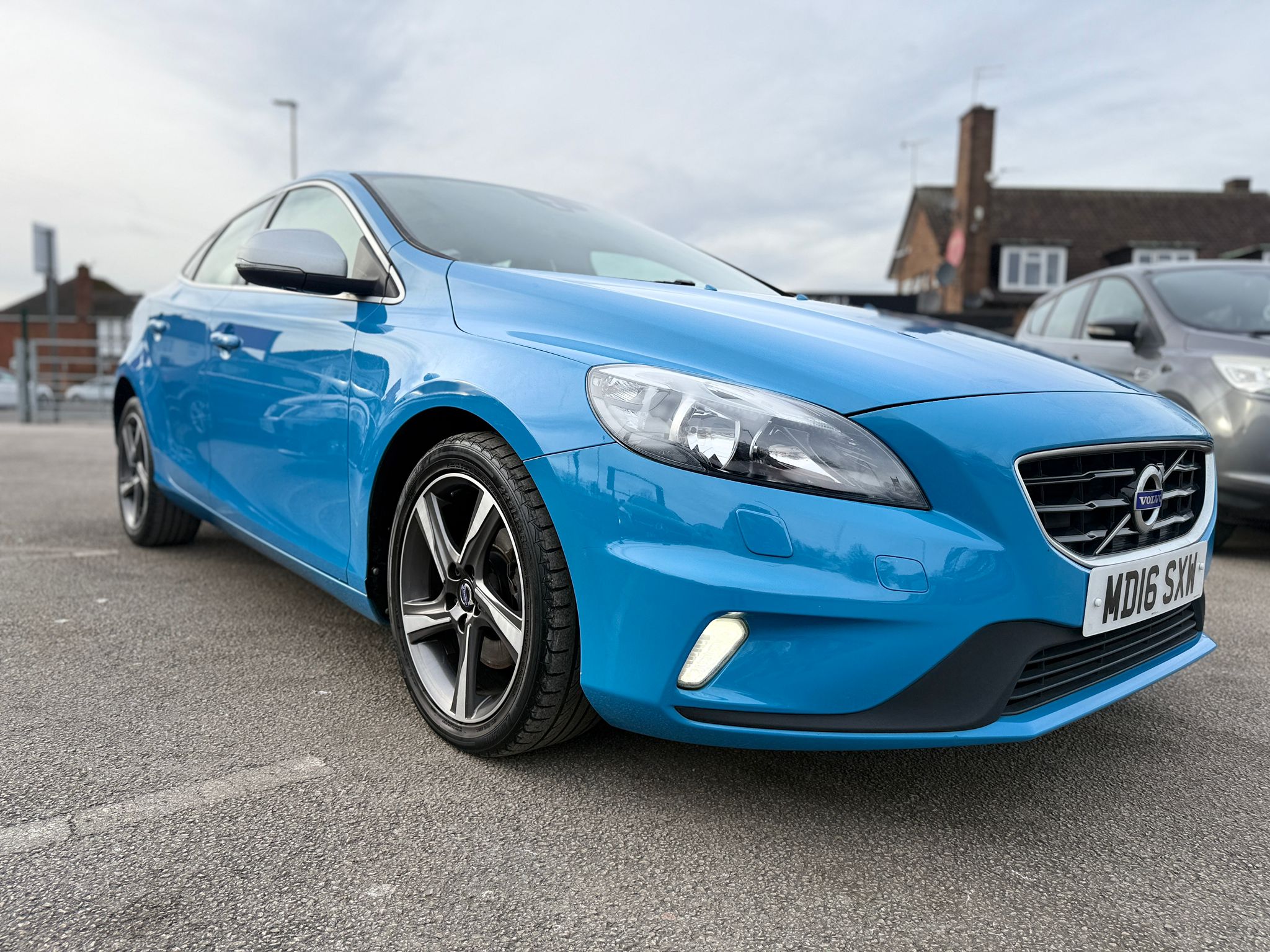 🇸🇪 2016 VOLVO V40 2.0 D2 R-DESIGN NAV