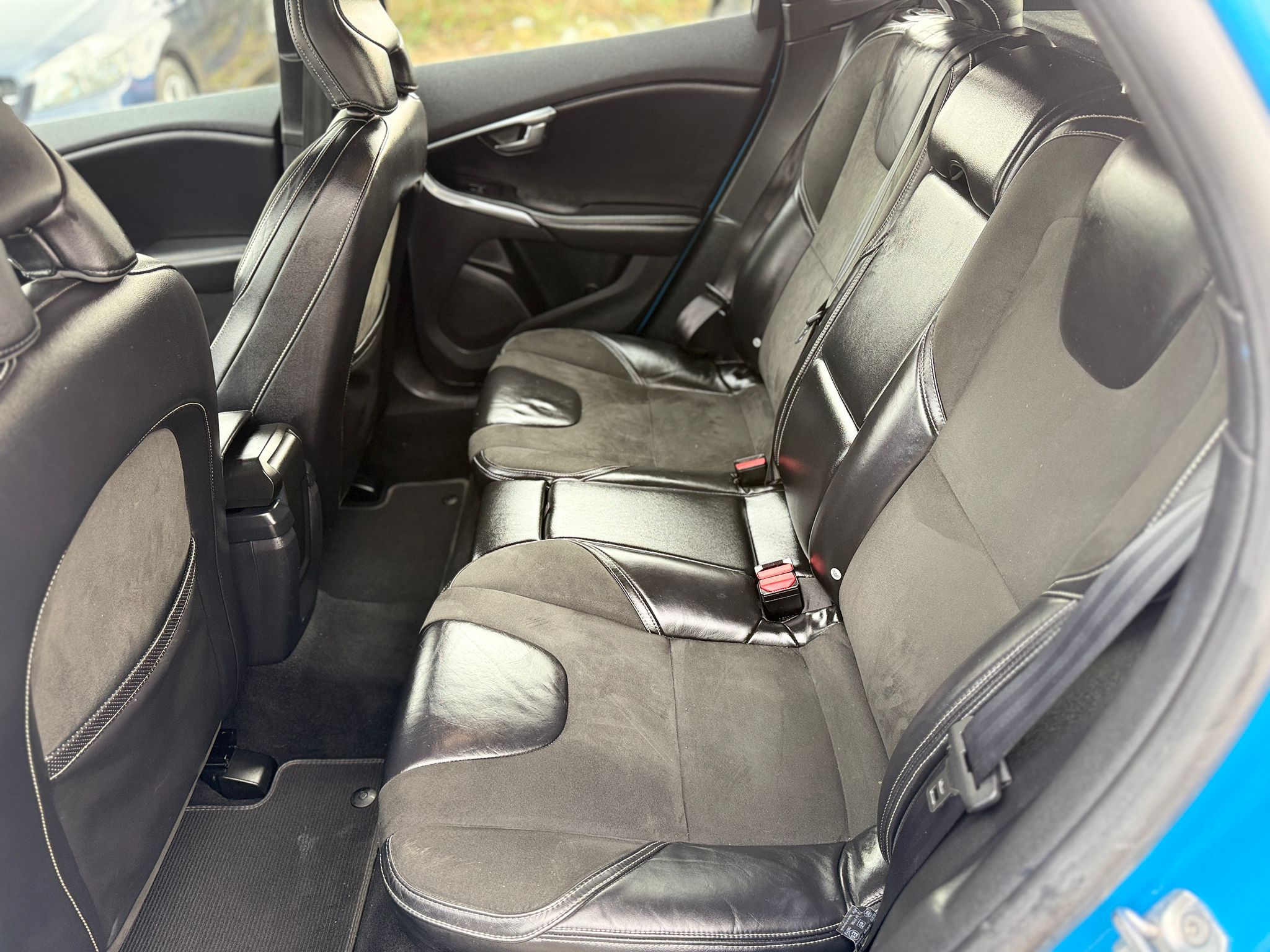 🇸🇪 2016 VOLVO V40 2.0 D2 R-DESIGN NAV