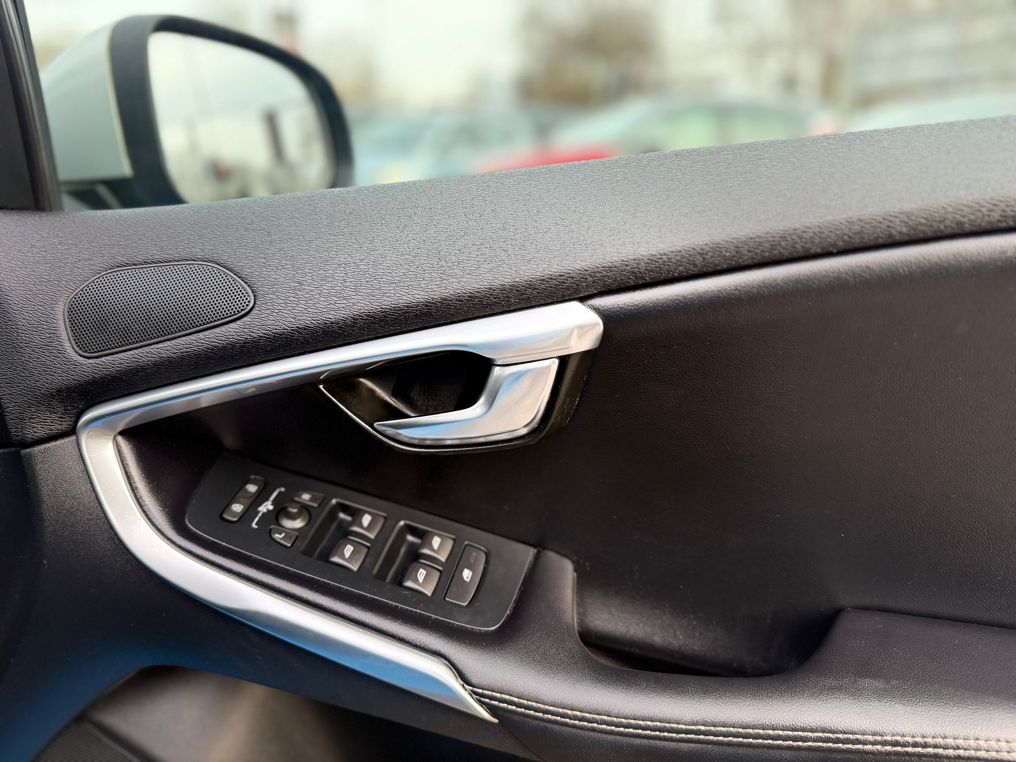 🇸🇪 2016 VOLVO V40 2.0 D2 R-DESIGN NAV