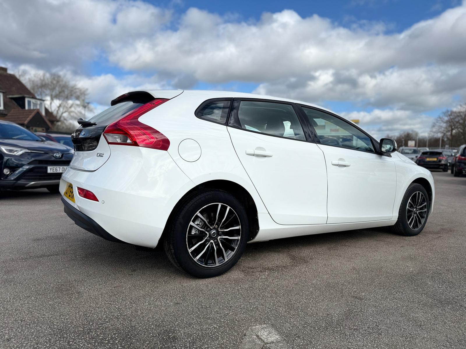 2017 VOLVO V40 2.0 D2 MOMENTUM NAV PLUS