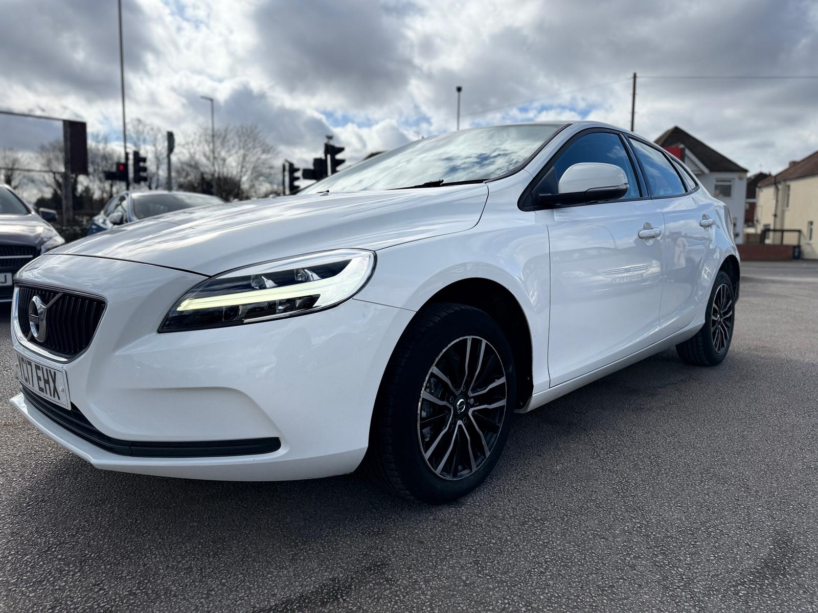 2017 VOLVO V40 2.0 D2 MOMENTUM NAV PLUS
