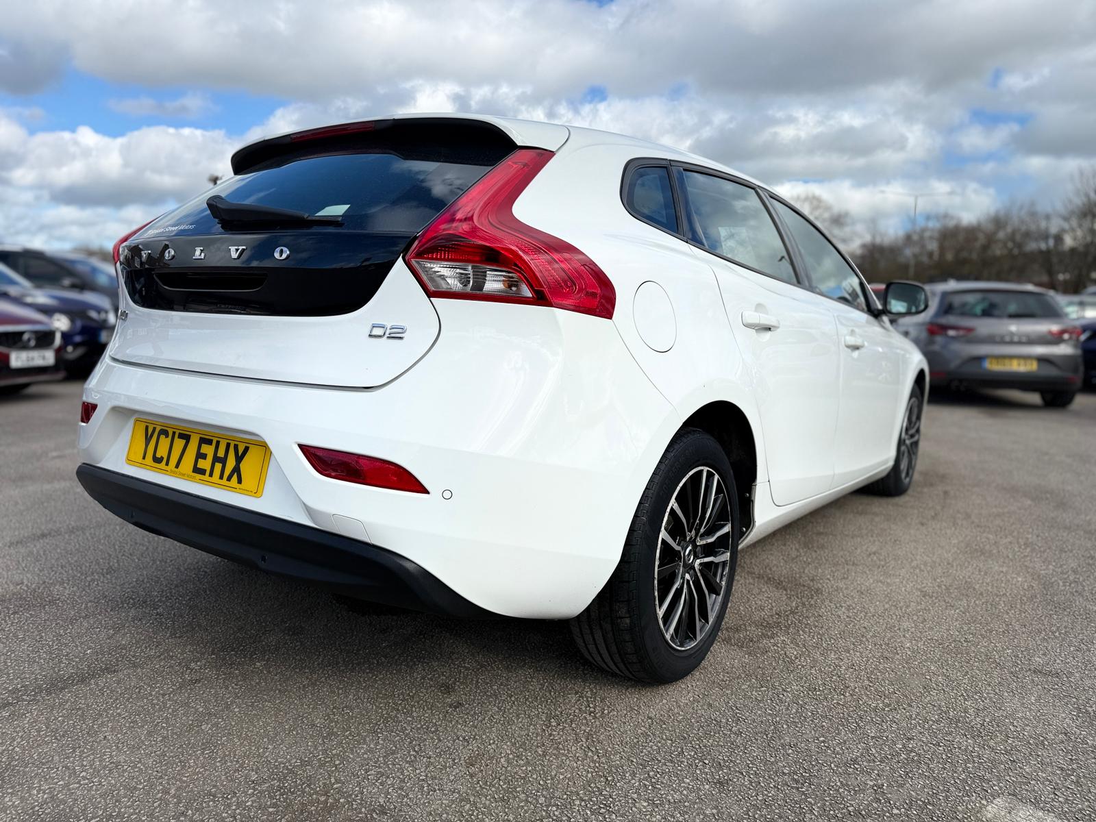2017 VOLVO V40 2.0 D2 MOMENTUM NAV PLUS