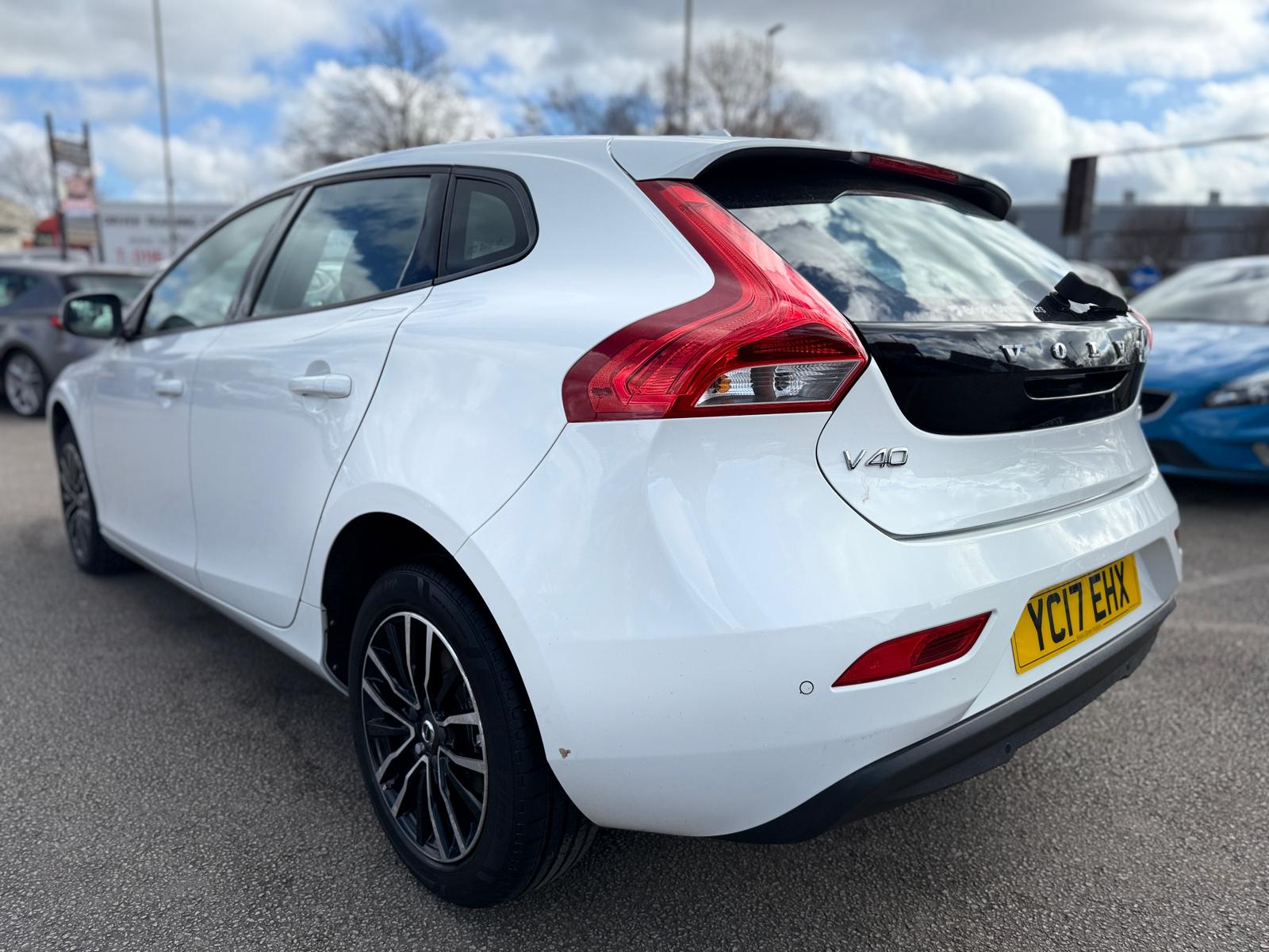 2017 VOLVO V40 2.0 D2 MOMENTUM NAV PLUS