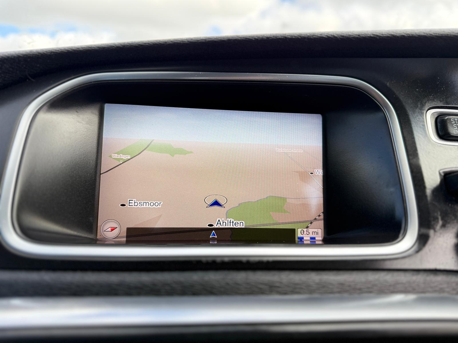 2017 VOLVO V40 2.0 D2 MOMENTUM NAV PLUS