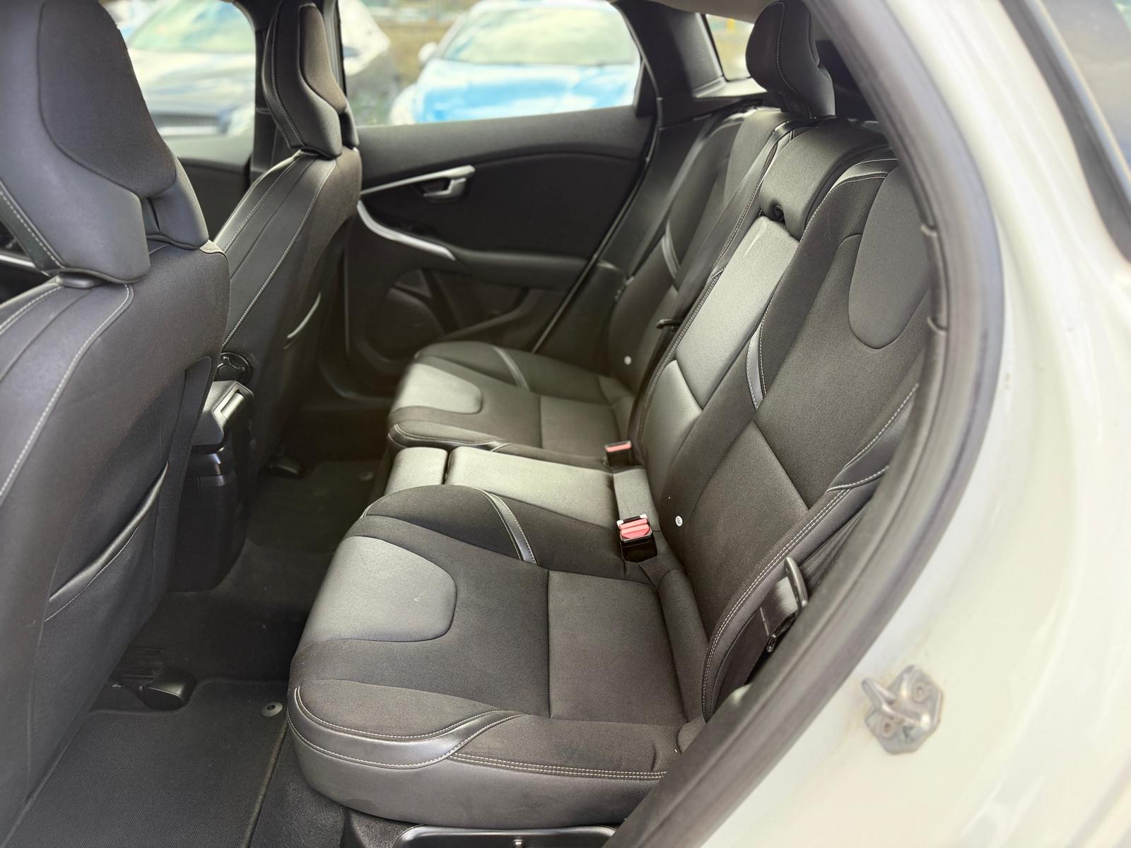 2017 VOLVO V40 2.0 D2 MOMENTUM NAV PLUS