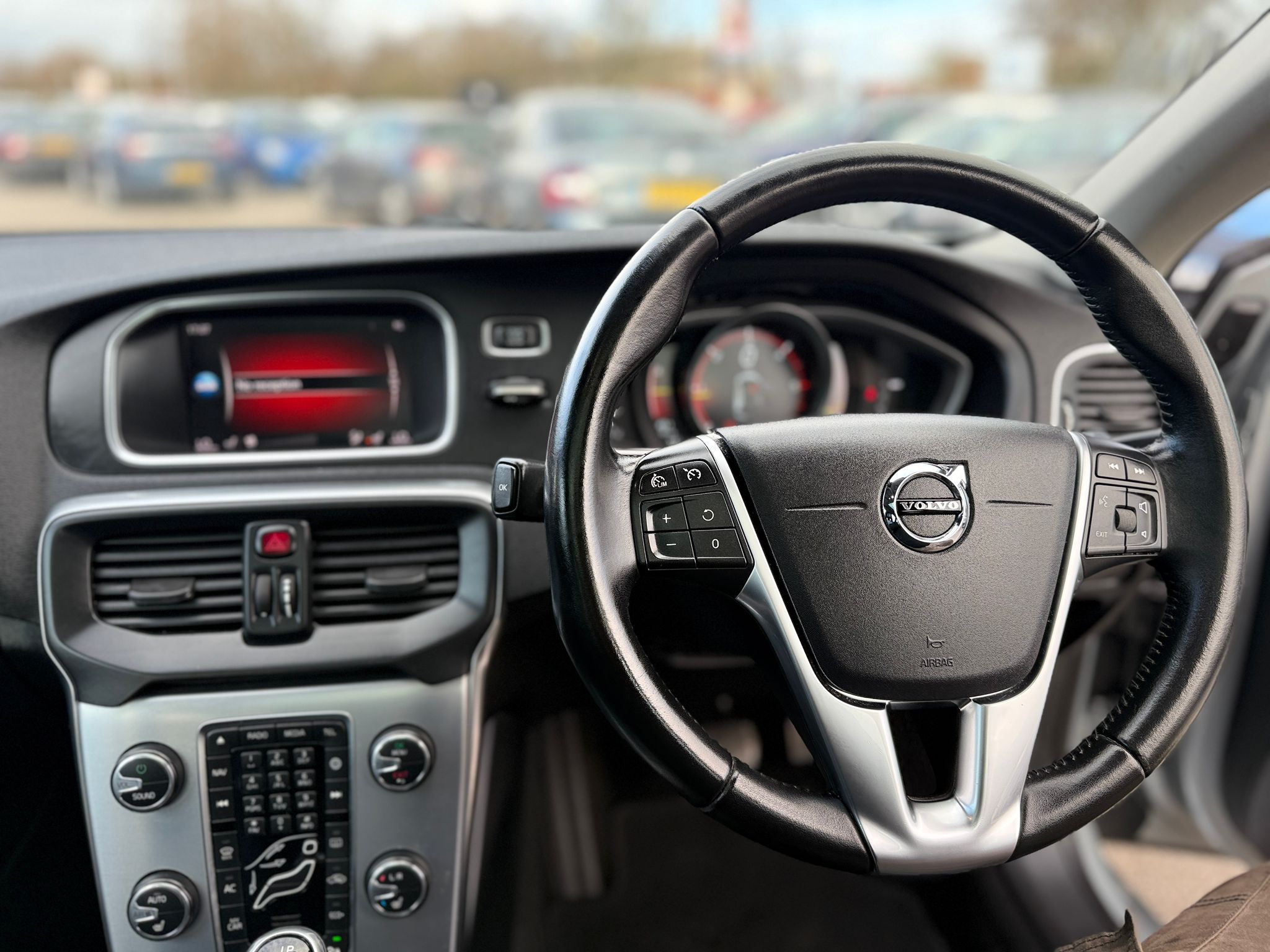 2014 VOLVO V40 CROSS COUNTRY LUX
