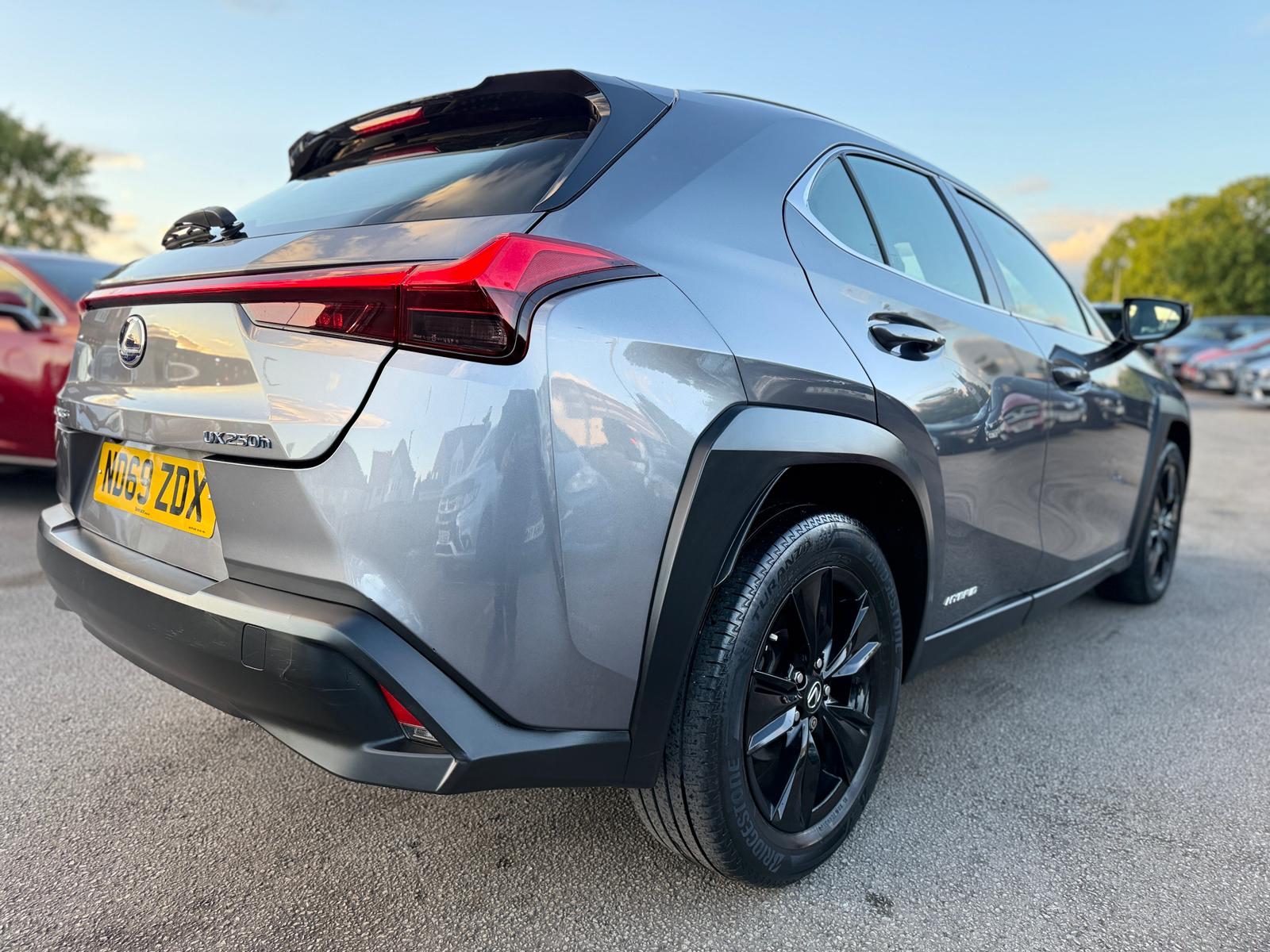 2020 LEXUS UX 250h 2.0 HYBRID (E-CVT)