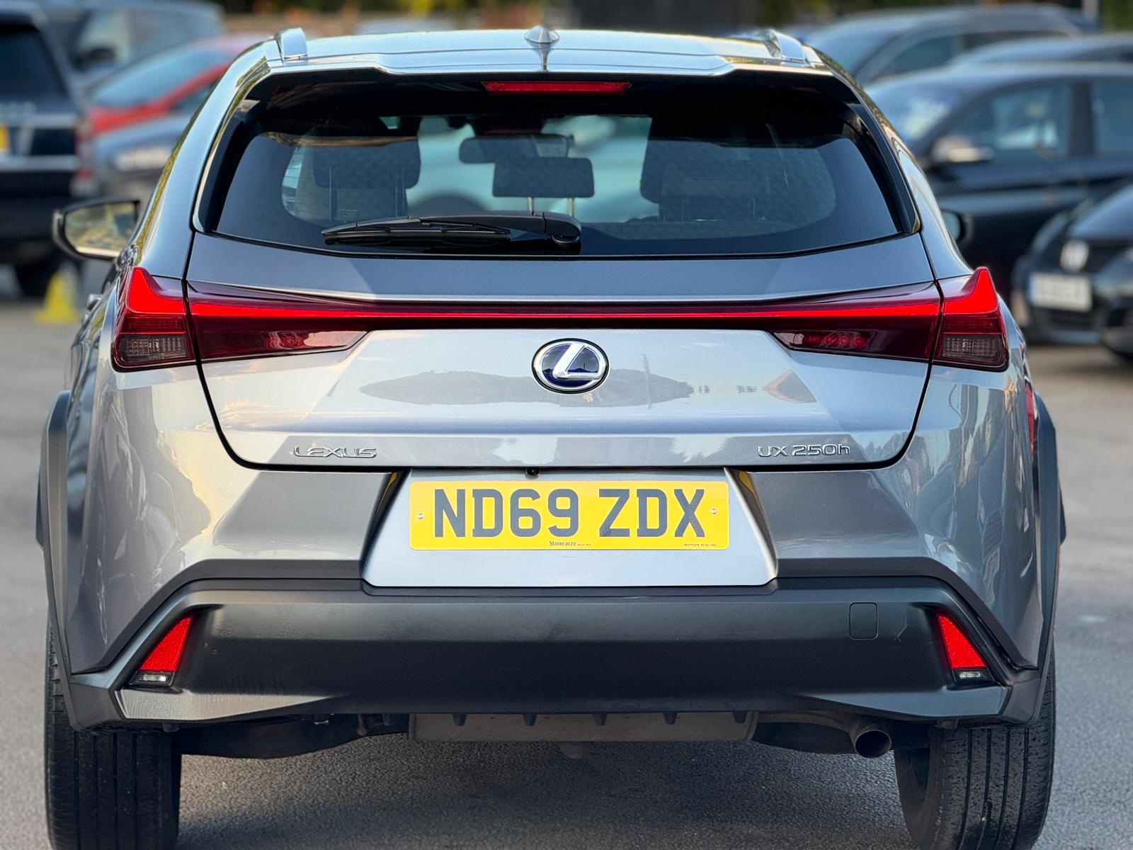2020 LEXUS UX 250h 2.0 HYBRID (E-CVT)