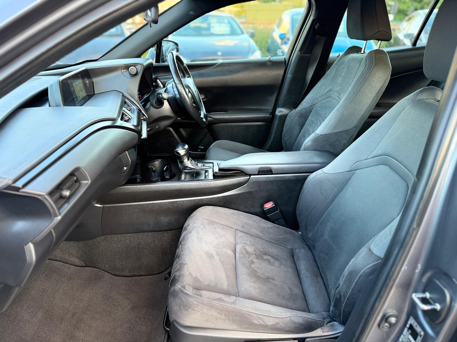 2020 LEXUS UX 250h 2.0 HYBRID (E-CVT)