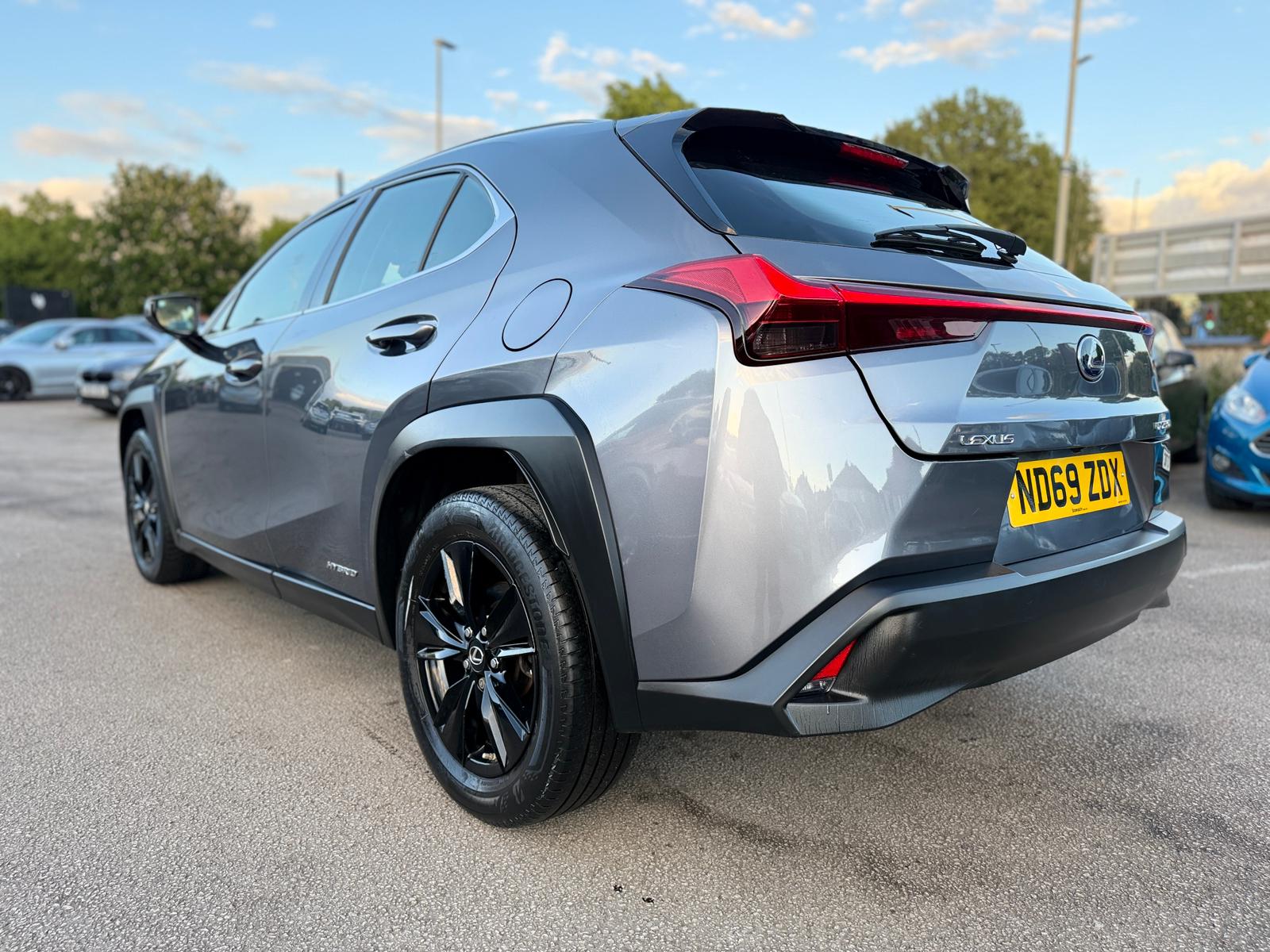 2020 LEXUS UX 250h 2.0 HYBRID (E-CVT)