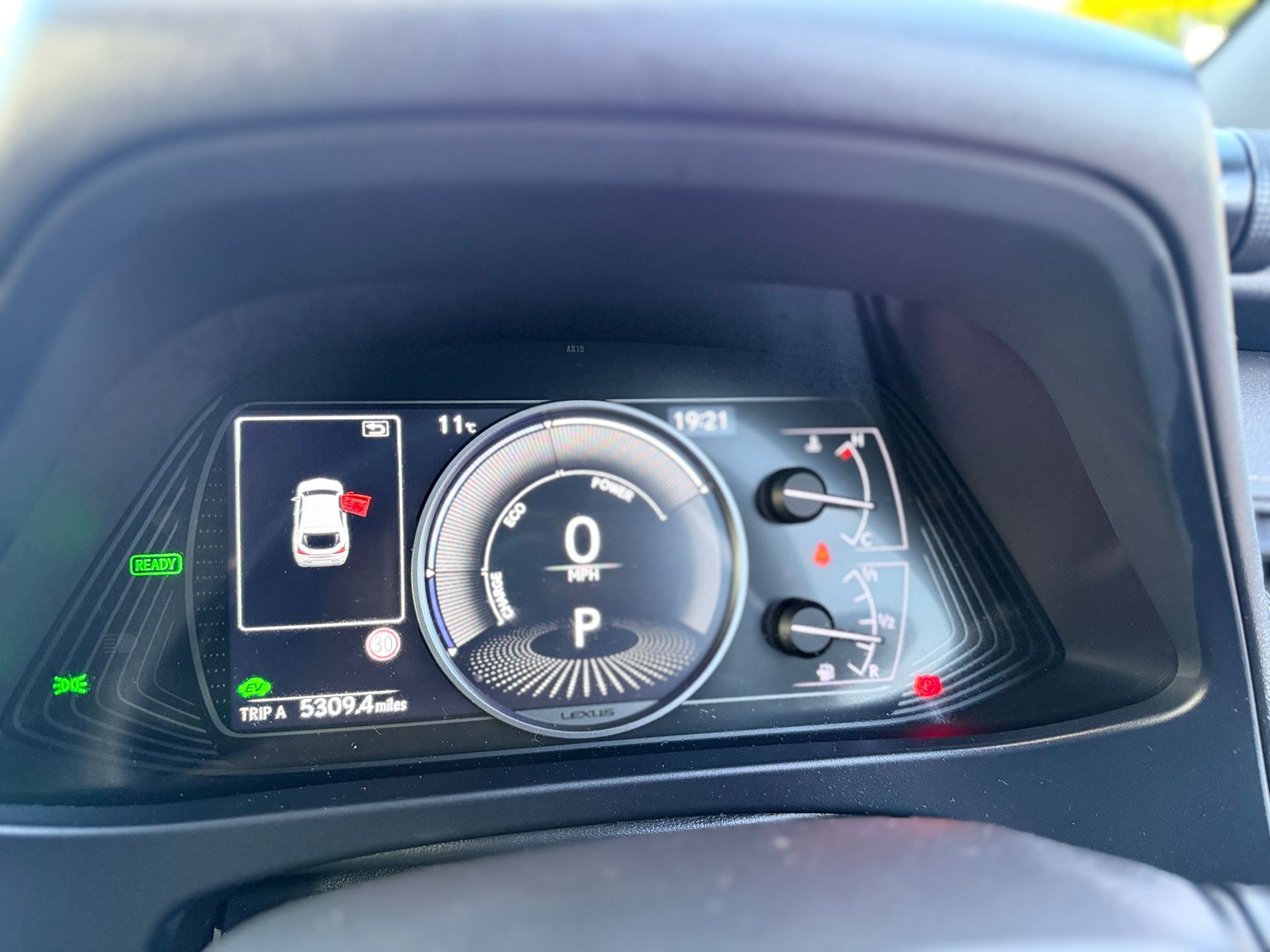 2020 LEXUS UX 250h 2.0 HYBRID (E-CVT)