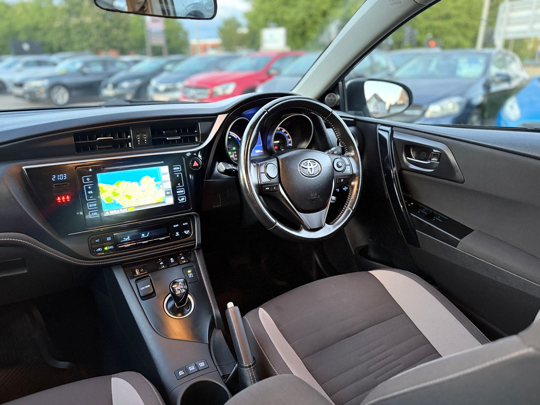 2017 TOYOTA AURIS 1.8 VVT-h BUSINESS EDITION