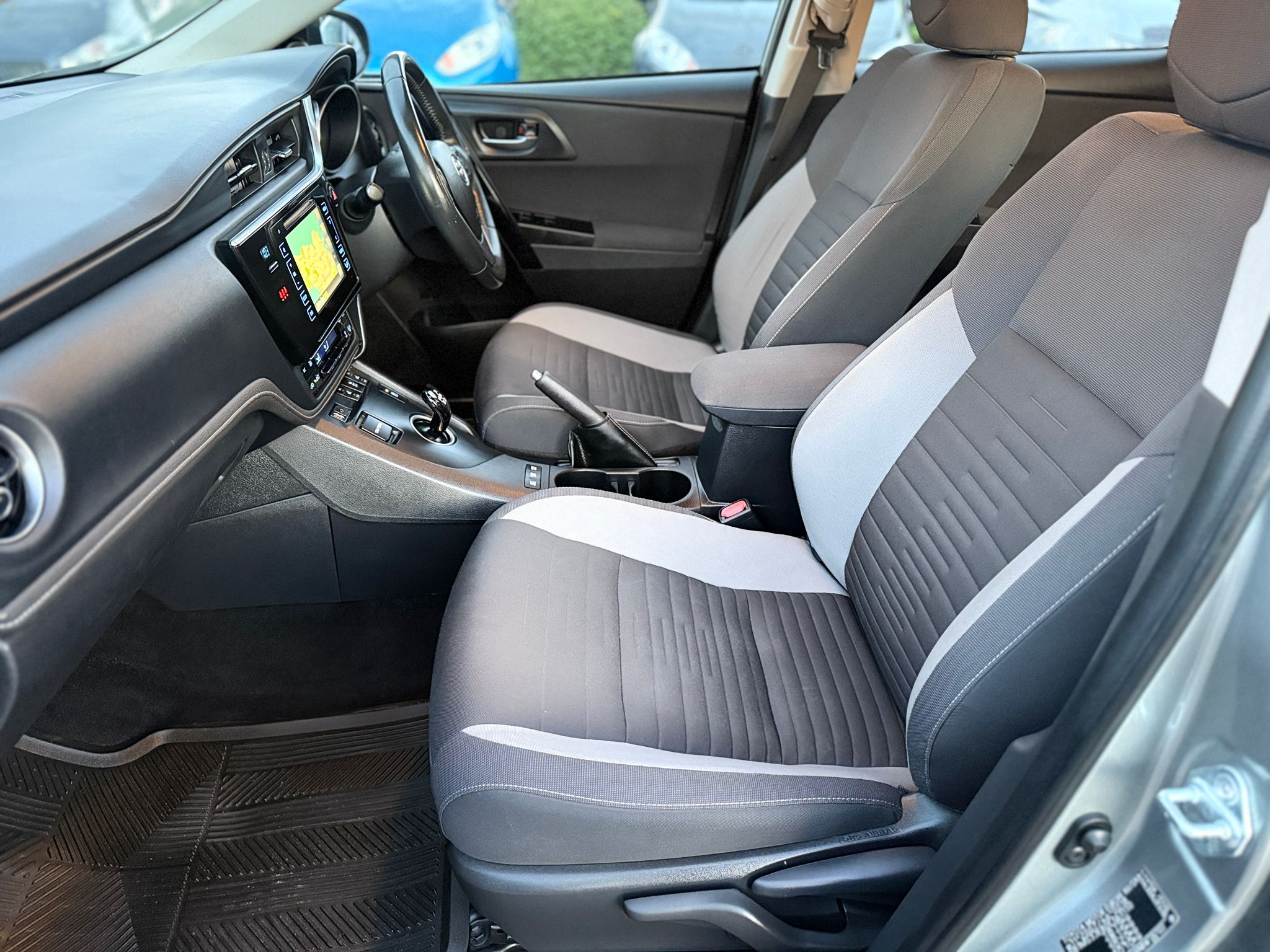 2017 TOYOTA AURIS 1.8 VVT-h BUSINESS EDITION