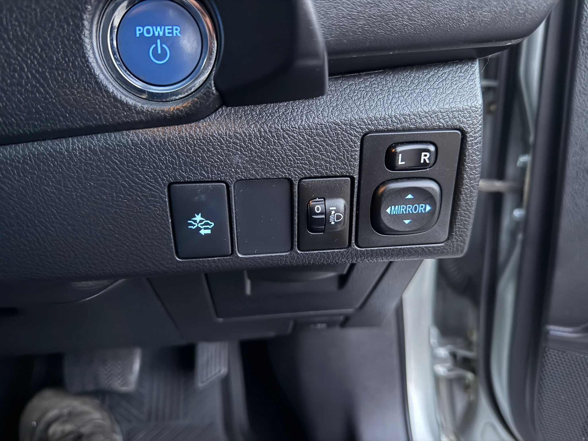2017 TOYOTA AURIS 1.8 VVT-h BUSINESS EDITION