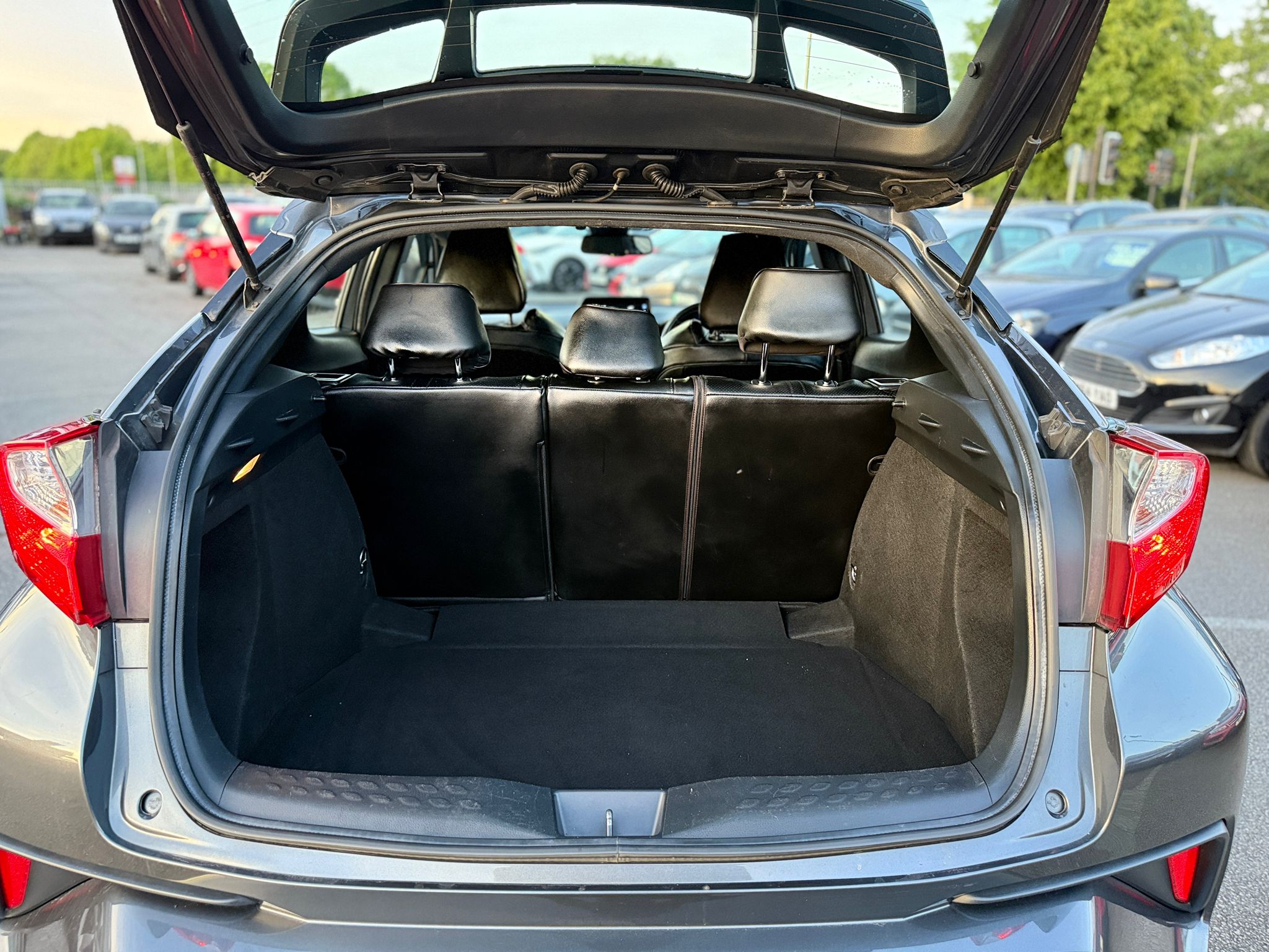 2018 TOYOTA C-HR 1.8 VVT-h ICON