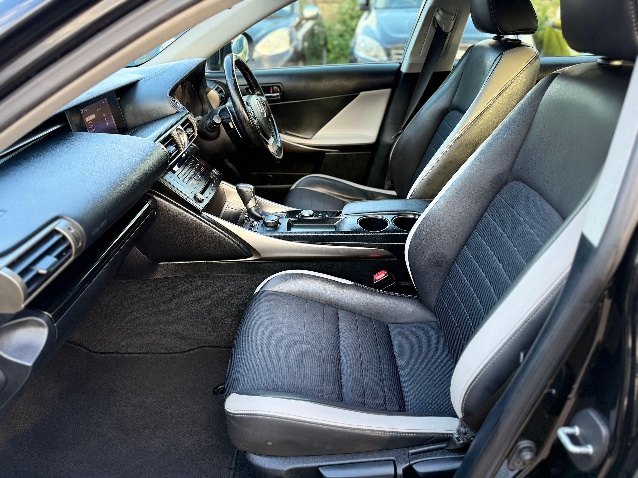 LEXUS IS 300h SPORT 2016