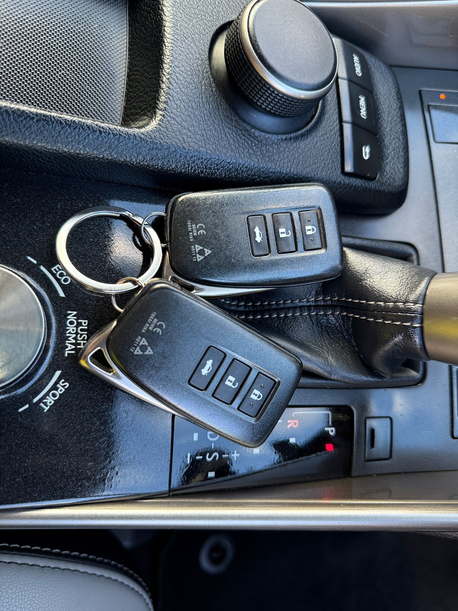 LEXUS IS 300h SPORT 2016
