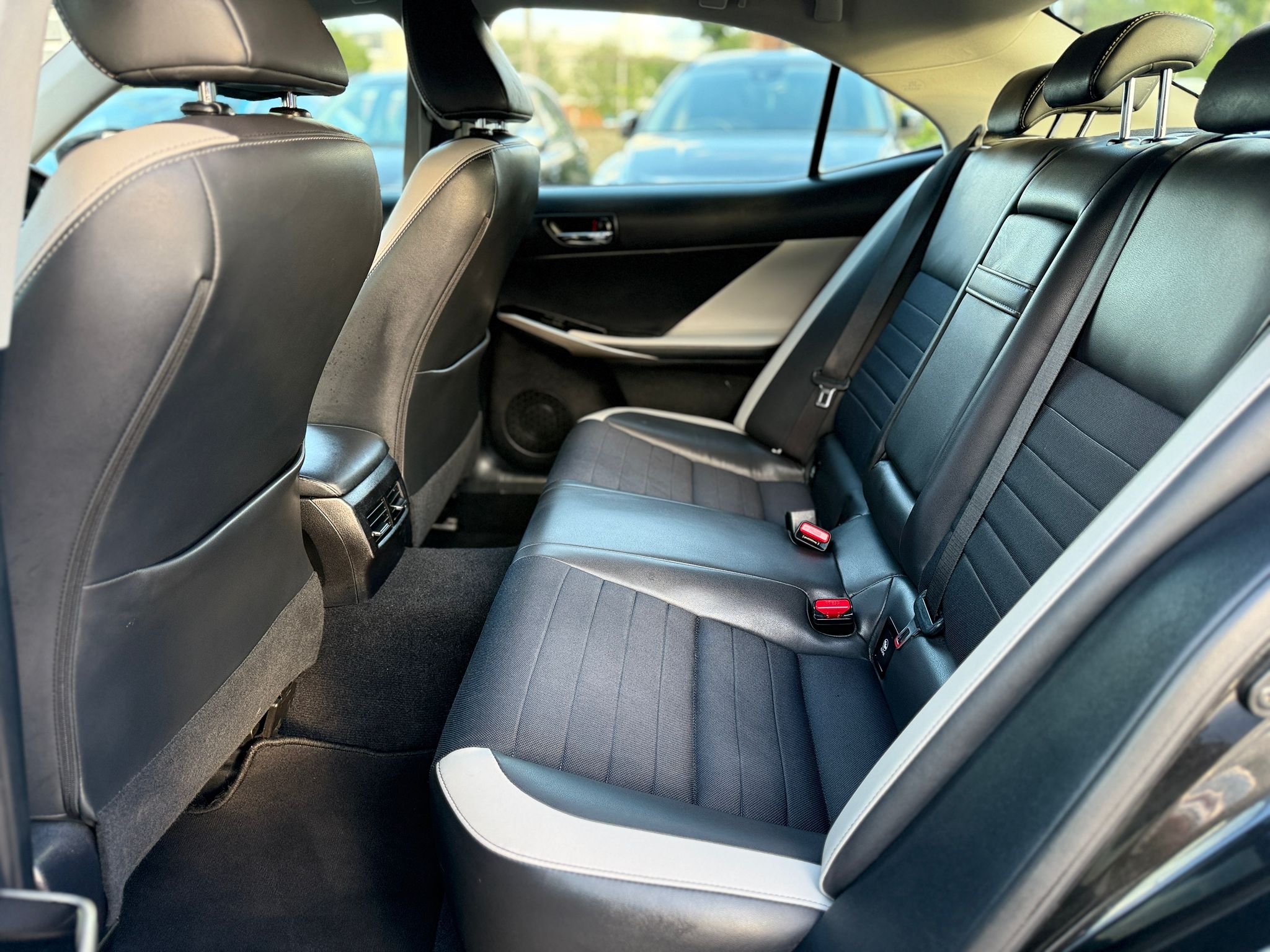 LEXUS IS 300h SPORT 2016