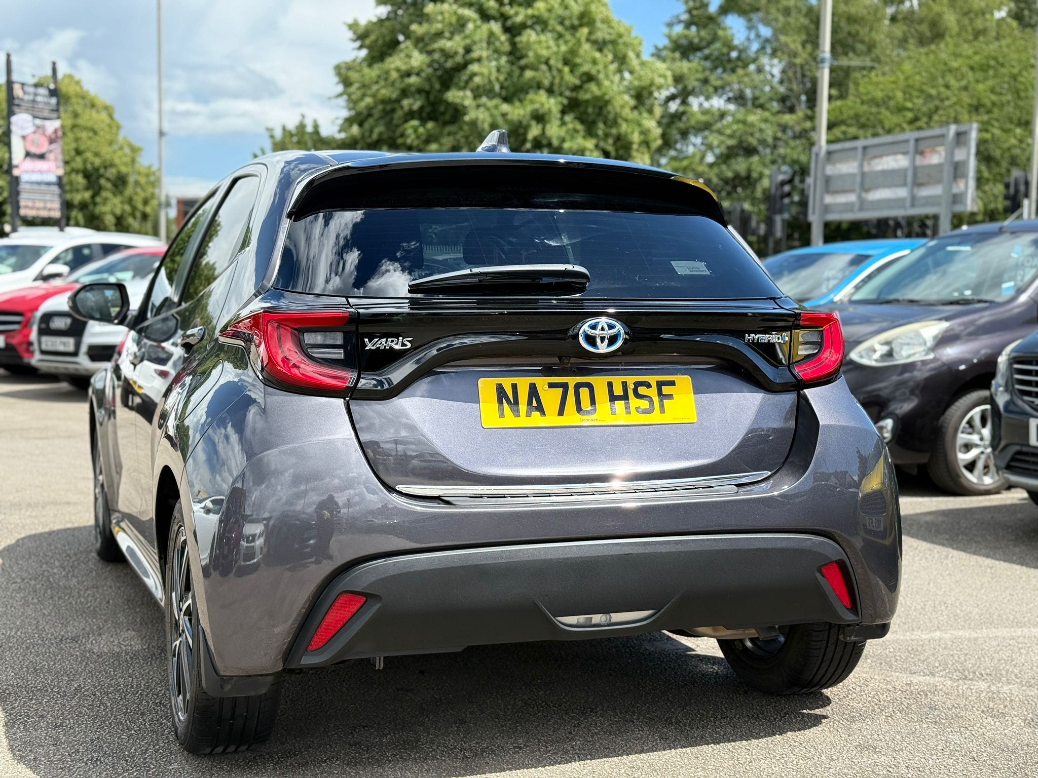 TOYOTA YARIS 1.5 VVT-h DESIGN 2012